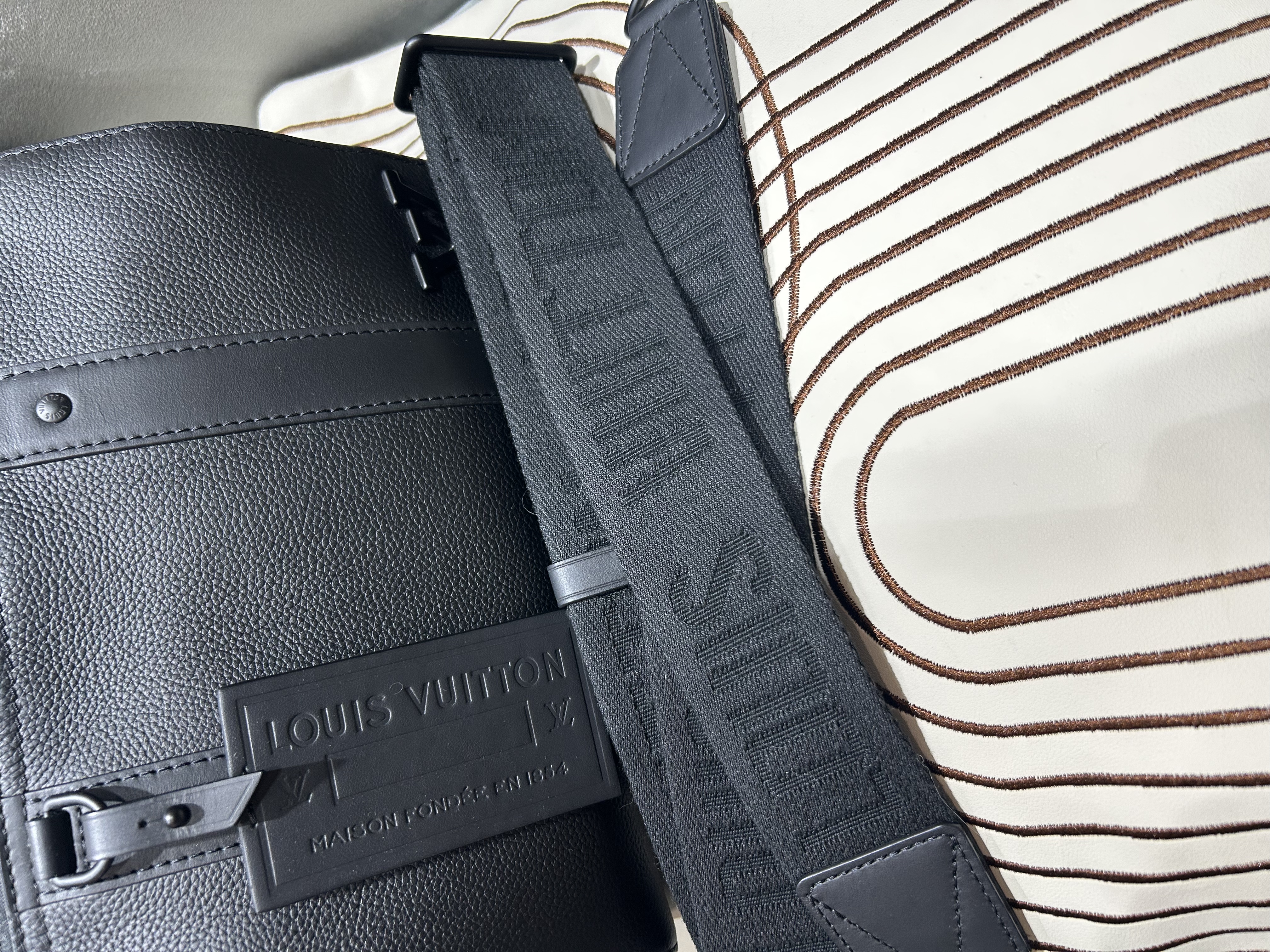 Lv city keepall M59255 黑色Aerogram粒面小牛皮 100%Authentic ,98%new ✅NFC✅dust bag✅盒