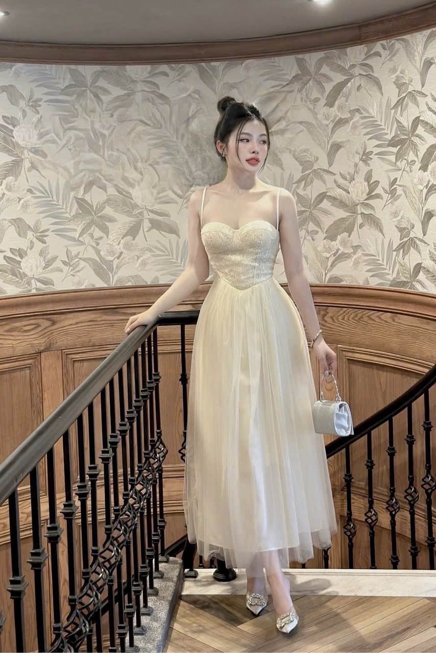 優雅細肩帶薄紗生日礼服