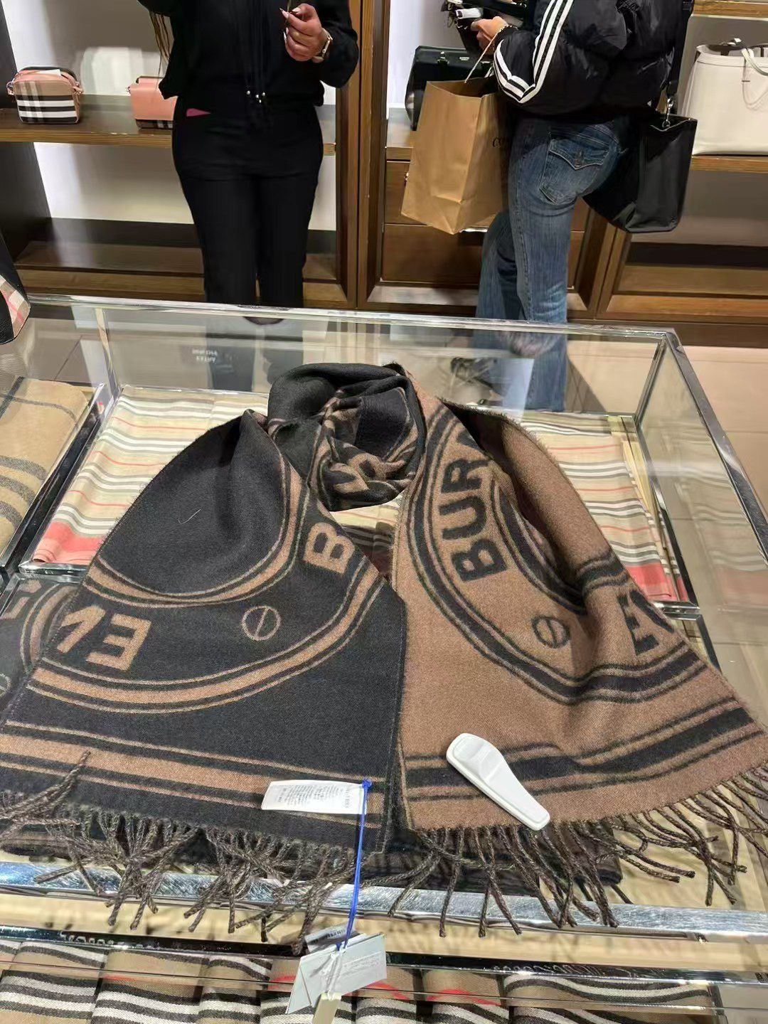 預購 Burberry🌈🌈折扣款 羊毛圍巾🧣all sale