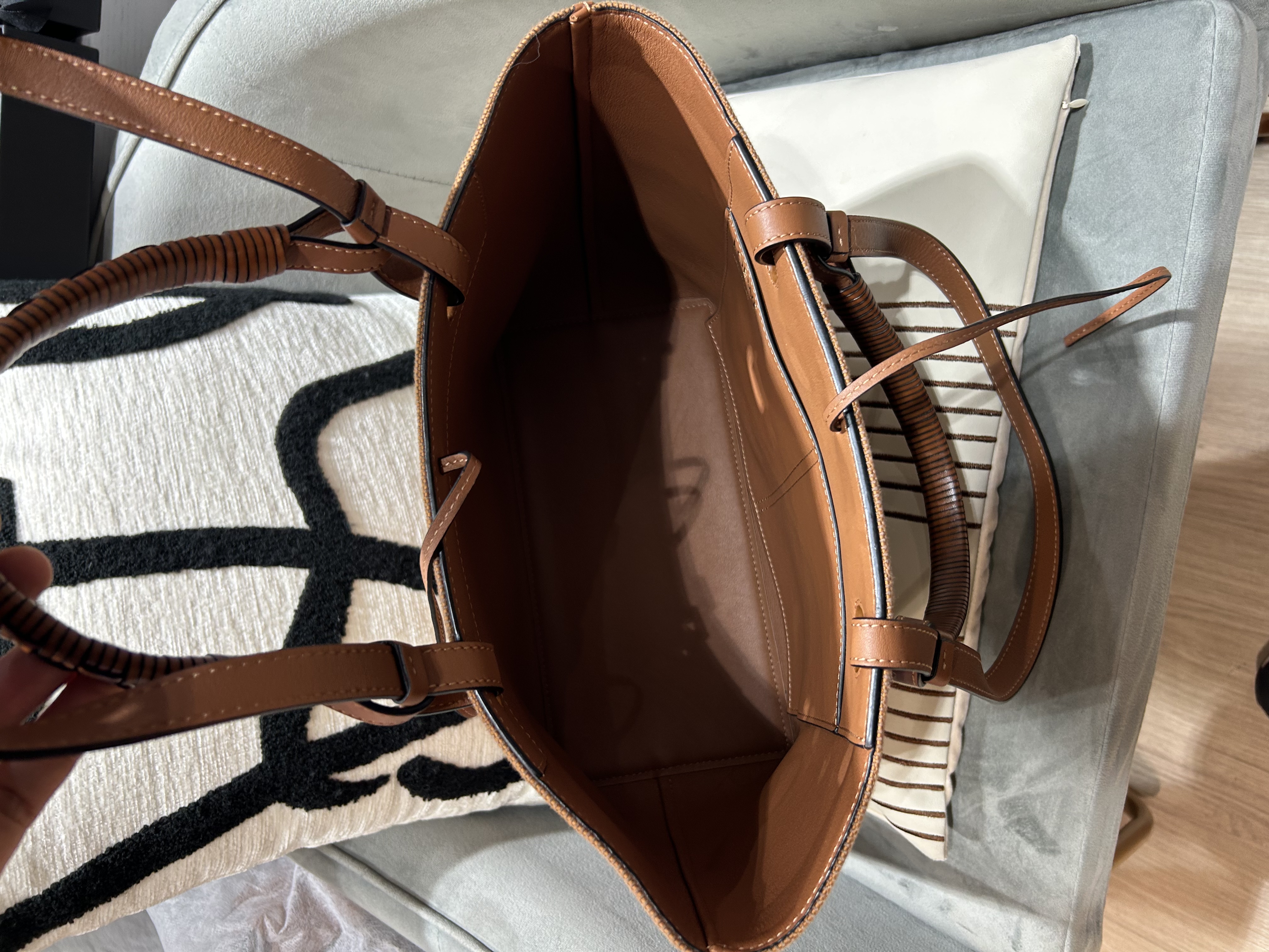 LOEWE Anagram 2 way bag tote shoulder bag Tan 100%Authentic, 98%anew ✅Dust bag