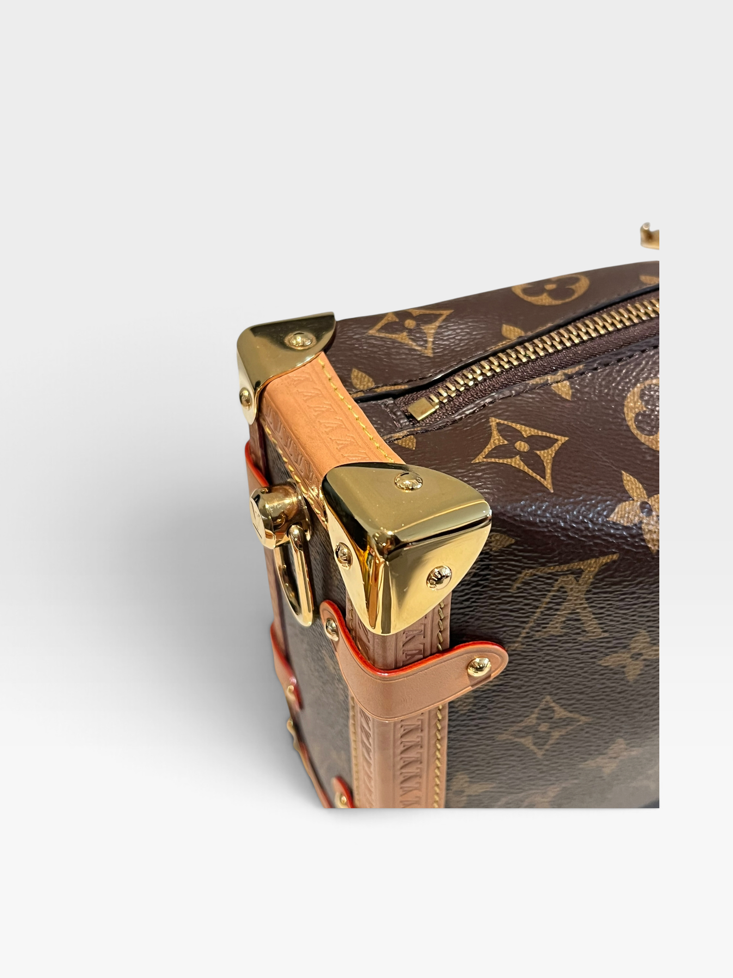 Pre-Owned LV Side Trunk Bag / Product Code: 091807