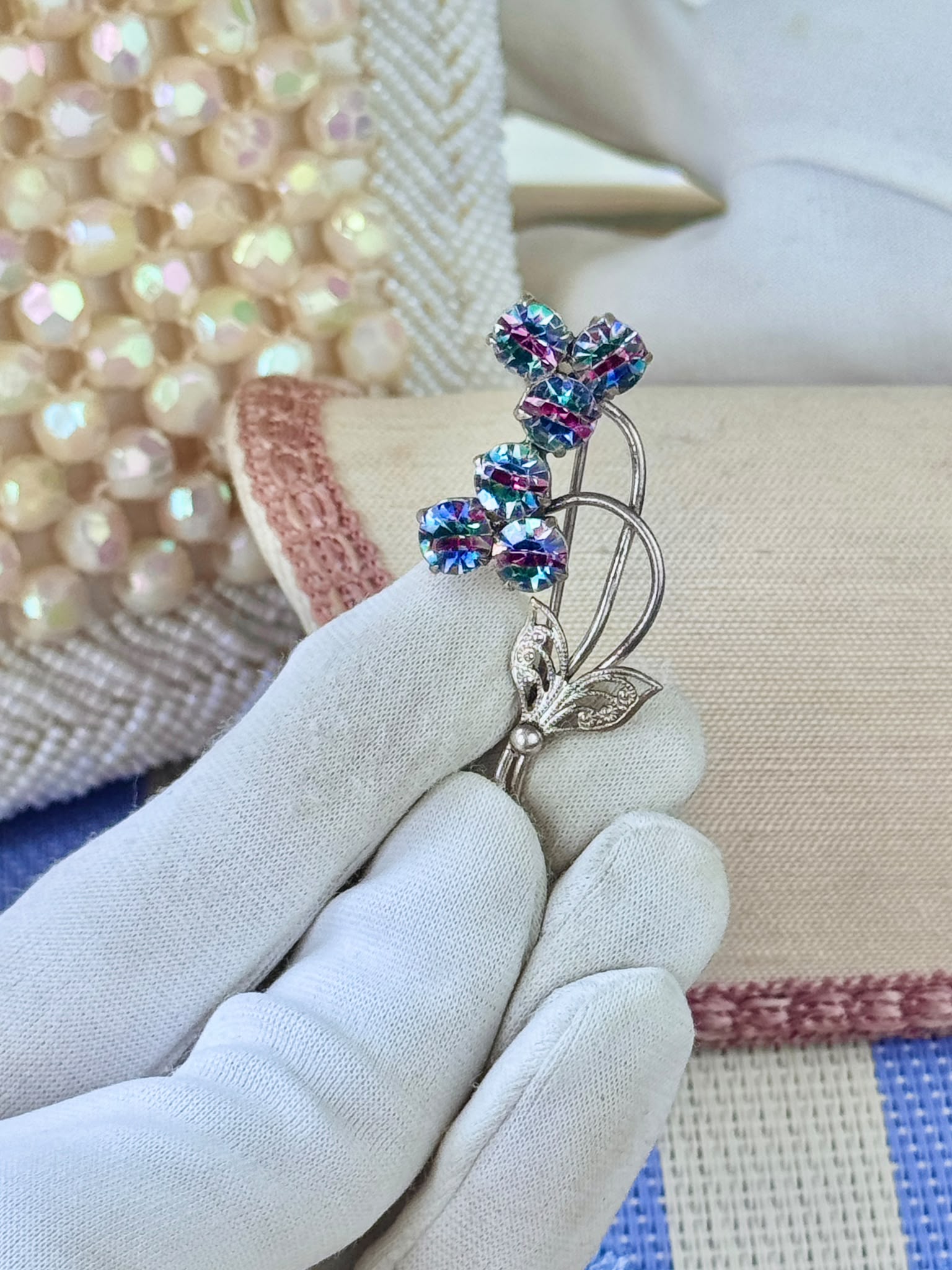 C.a. 1940s Czechoslovakia Iris / Watermelon Glass Stone Foliage Brooch (NZ112）