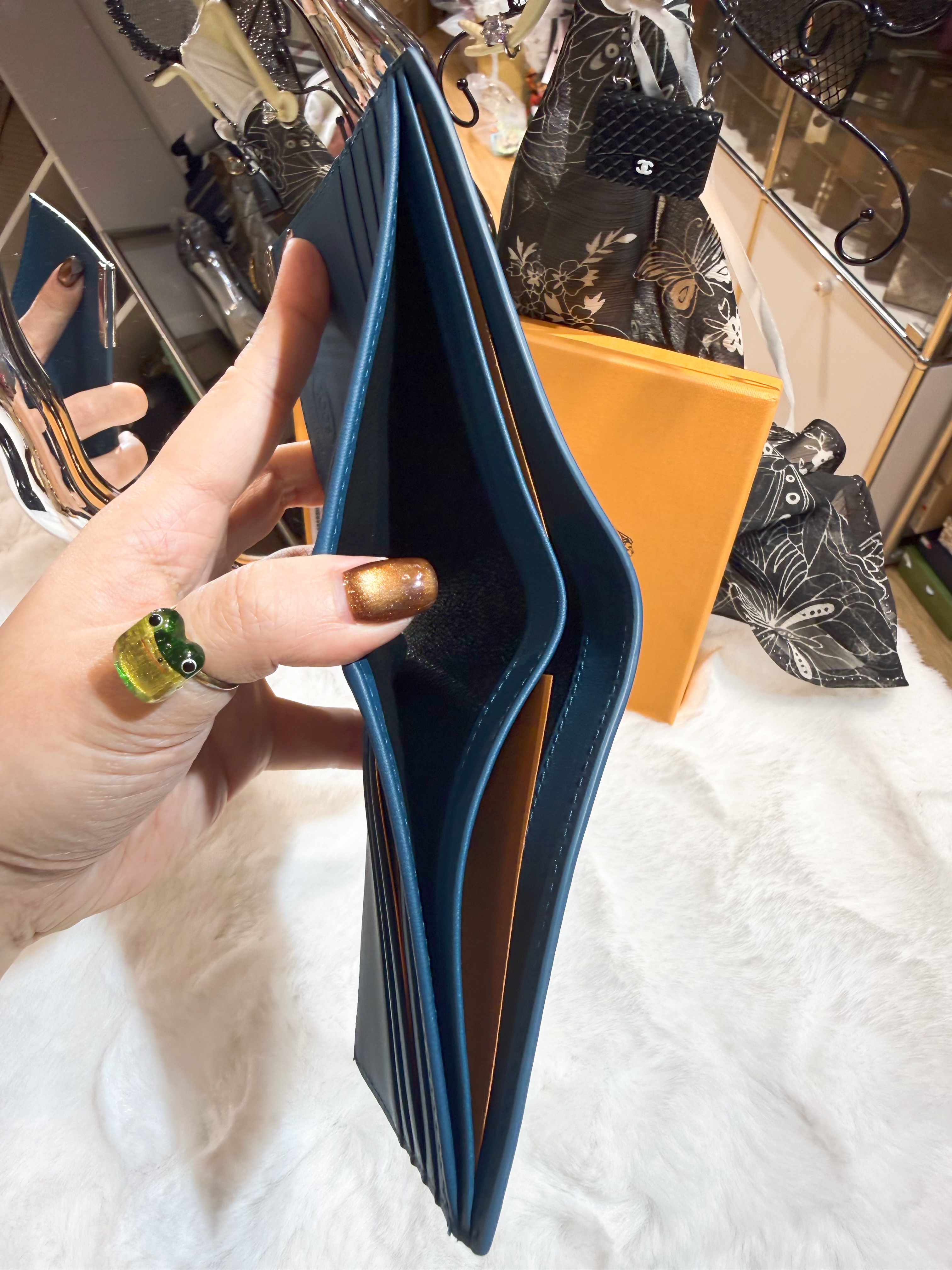 Tod’s bi fold wallet 738/peacock