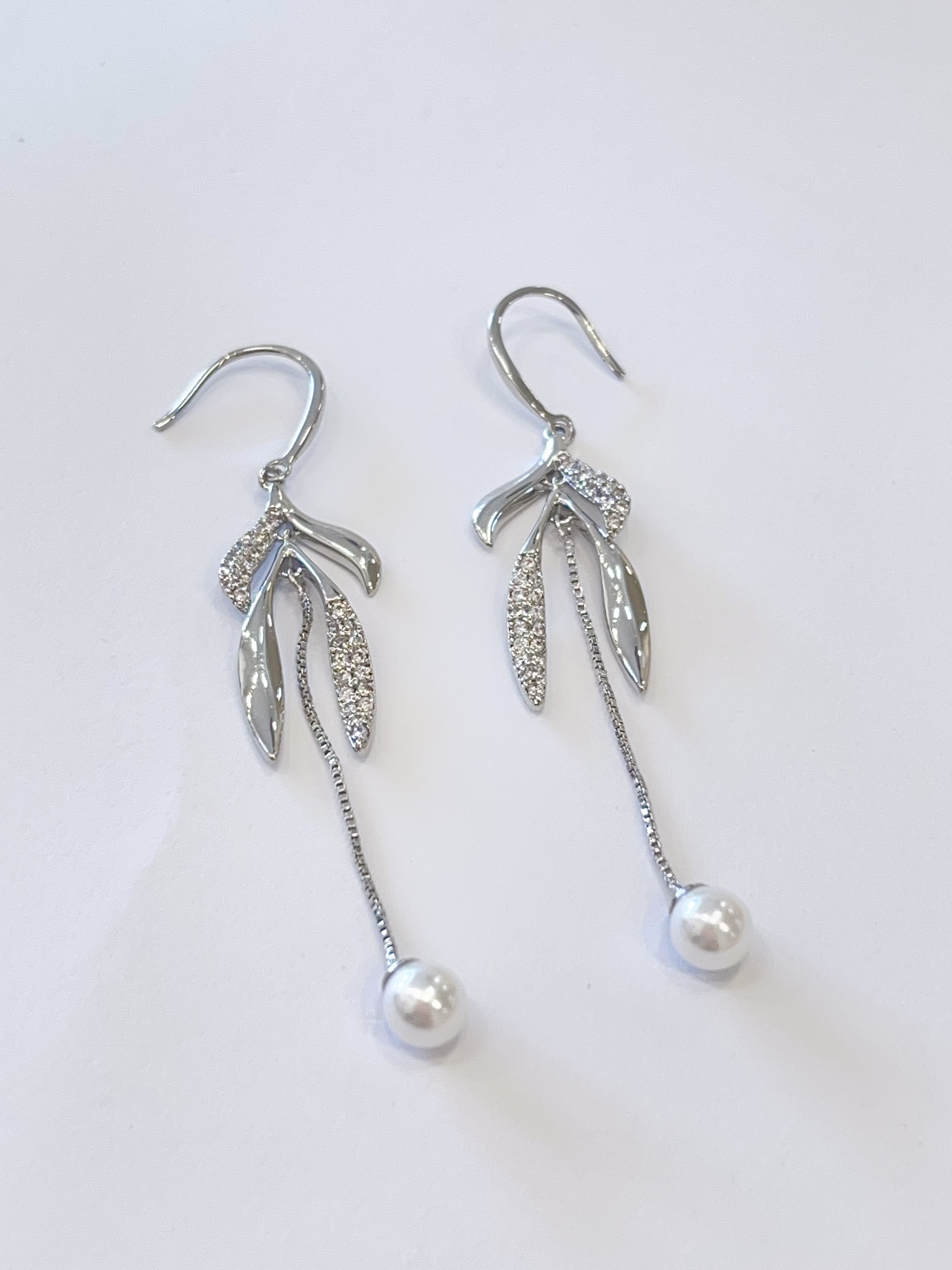 镶钻叶子款式长流苏珍珠耳环