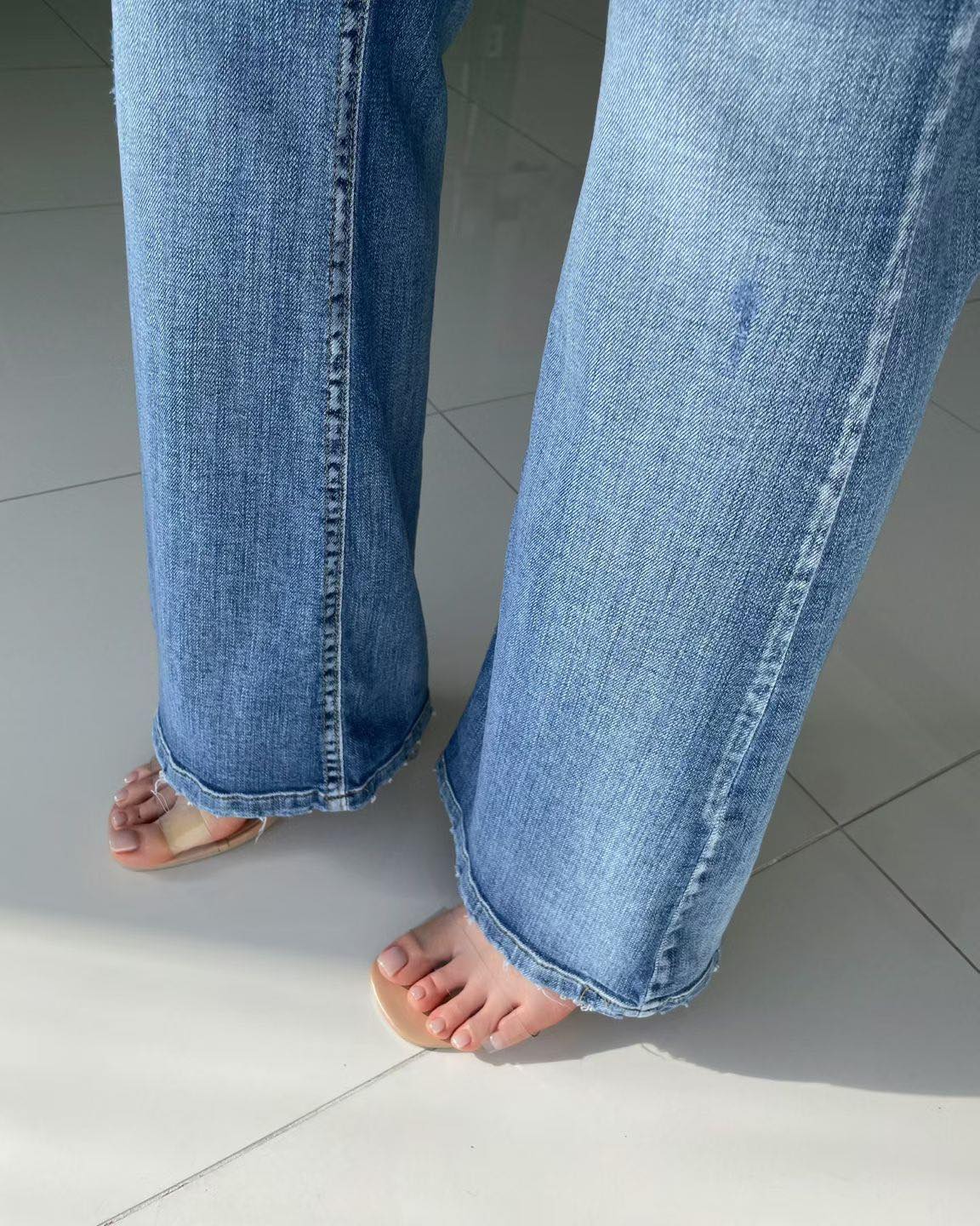 雙鈕小喇叭牛仔褲