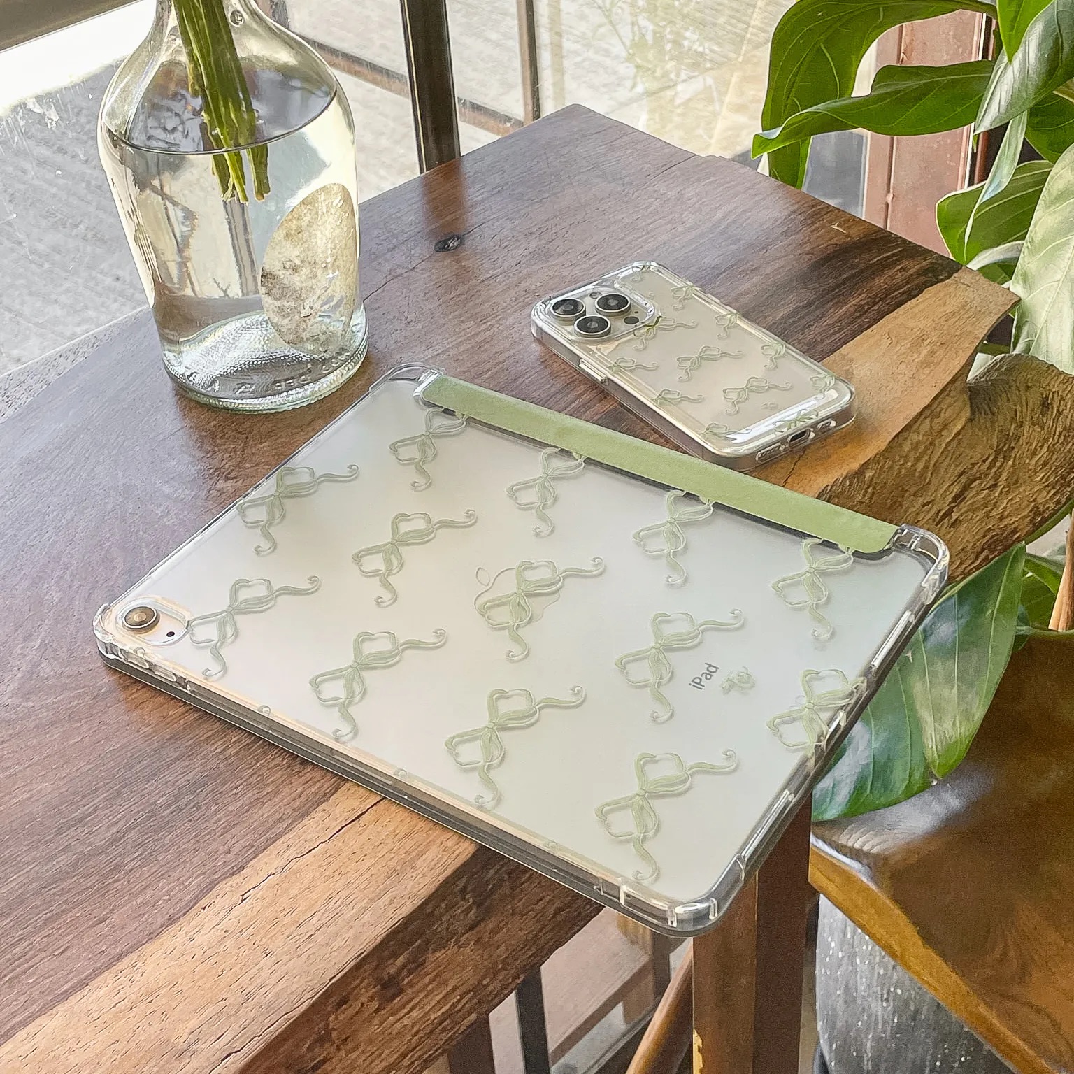 【Olive Green Ribbons in Full Printing】透明磨砂書本式 iPad Case