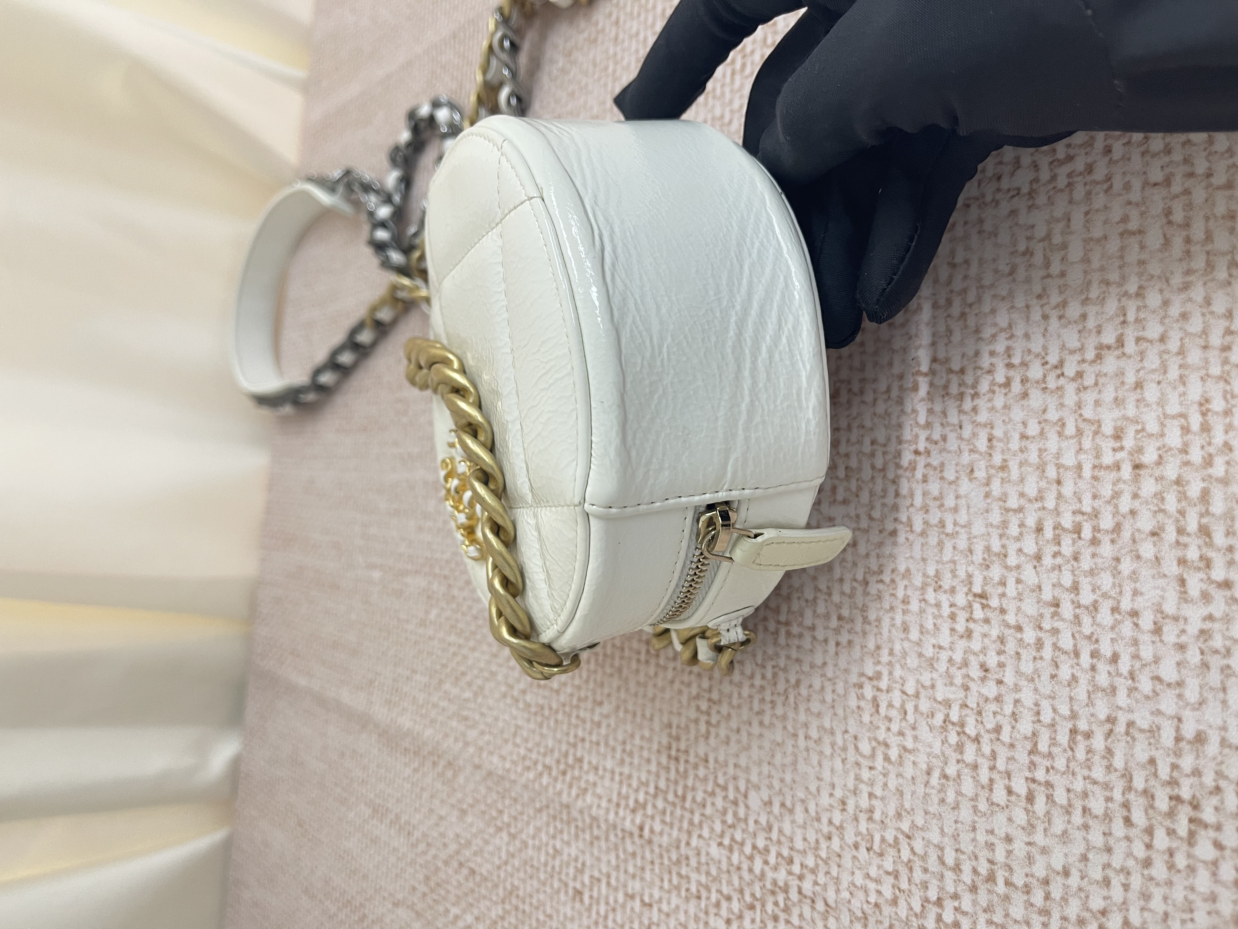 Pre-owned Chanel 19 Round Clutch/ Product Code: 26040551 