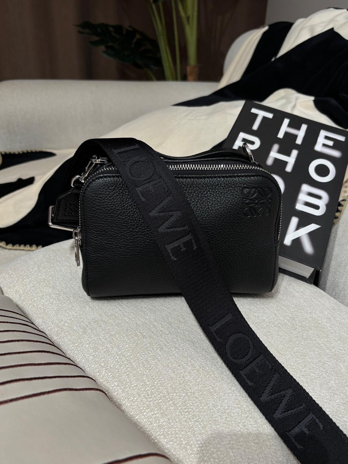 Loewe camera bag calfskin 100%Authentic, 98%new ✅strap✅Dust bag