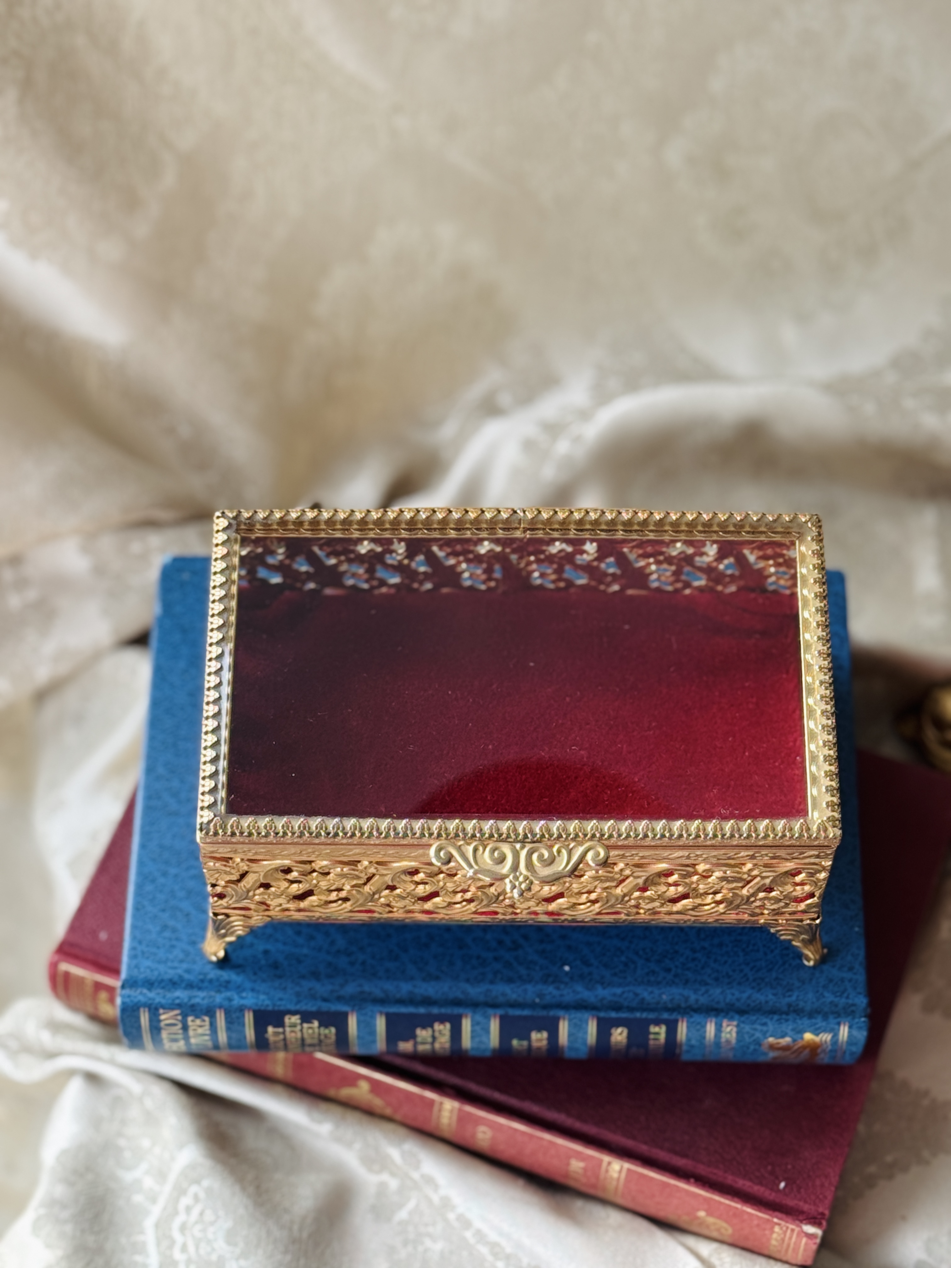 C.a.1960s Avon Ormolu Scrollwork Beveled Glass Medium to Large Rectangular Trinket Box / Jewelry Box (MT2491)