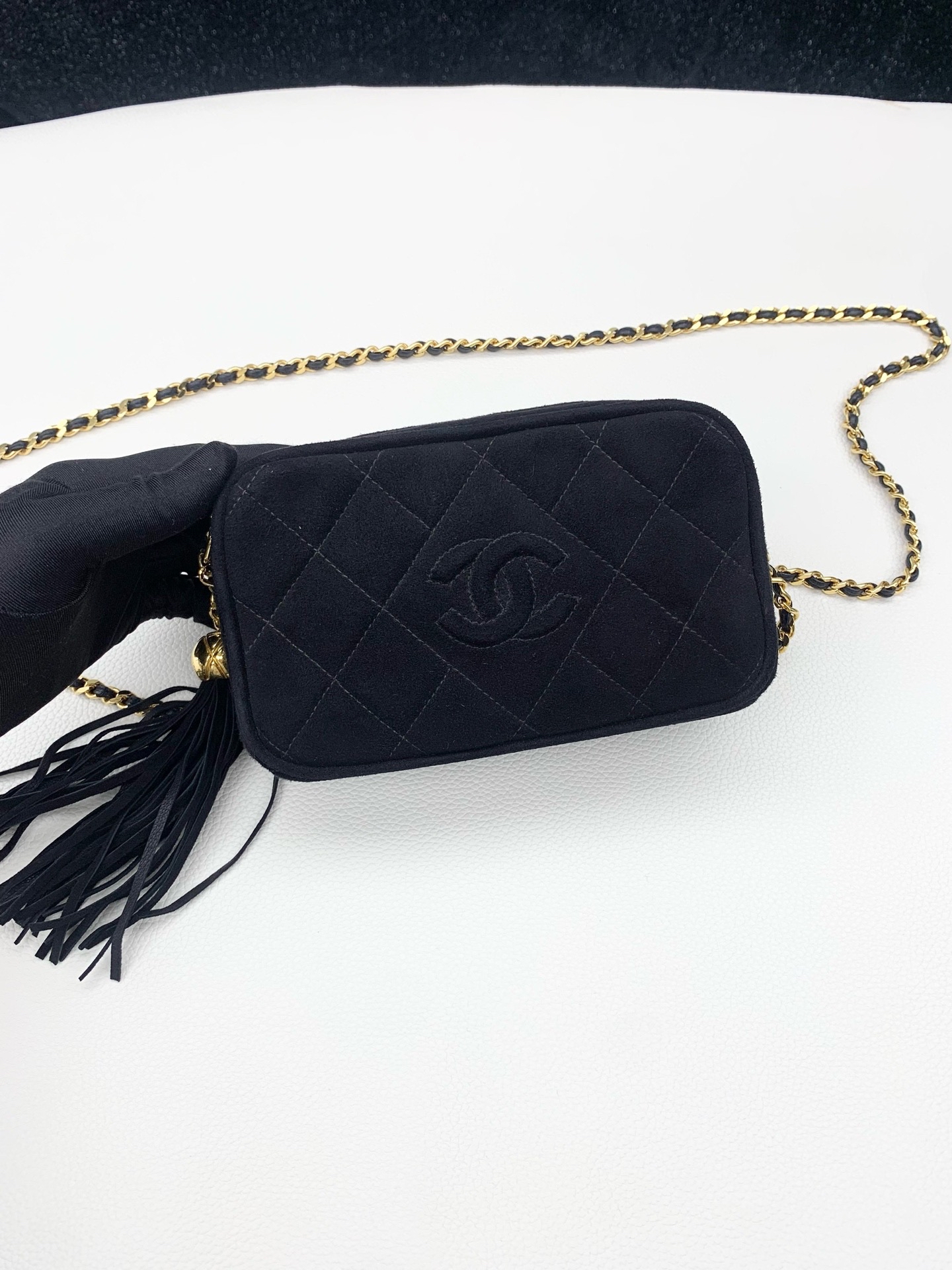 【預訂貨品】閒置新⭐️  Chanel黑色麂皮山羊皮金球流蘇相機包