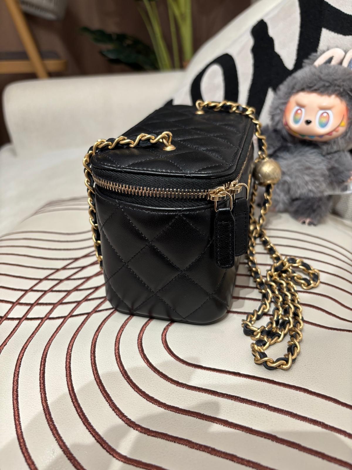 全新 Chanel vanity with pearl crush 黑色羊皮金球長盒子 100%Authentic ,全新未使用品 ✅晶片✅dust bag✅盒