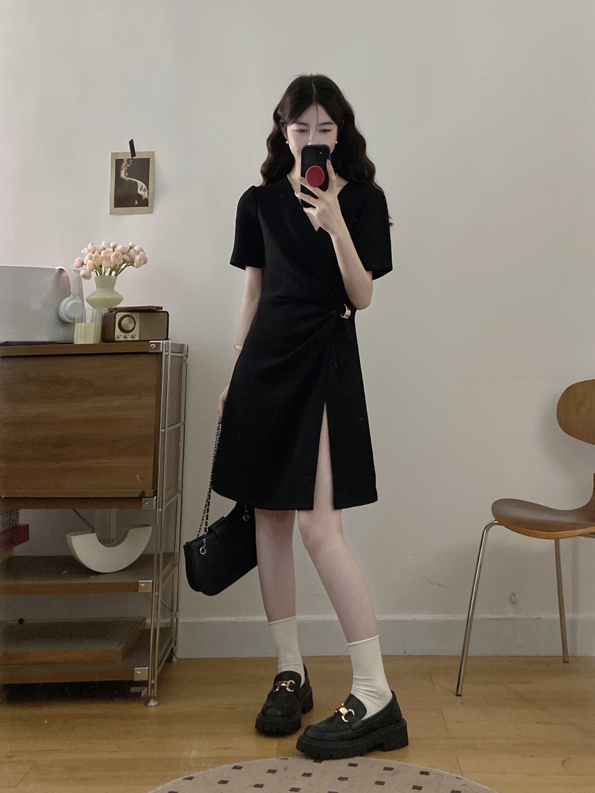 B14(1960短) 短款法式交叉领腰扭结金圈扣下摆开角黑连身裙