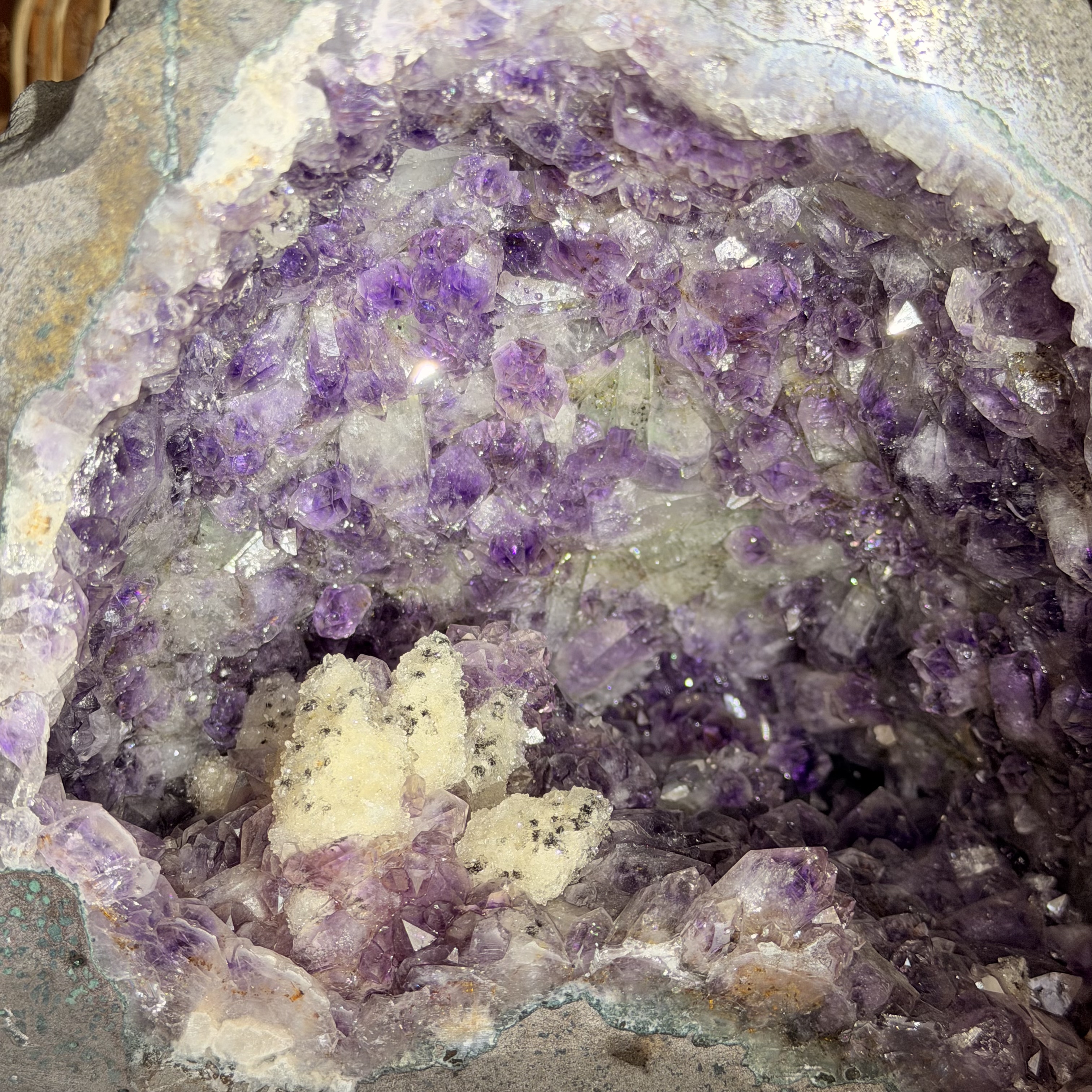 稀有原皮紫晶骨幹水晶洞共生方解石鈦晶