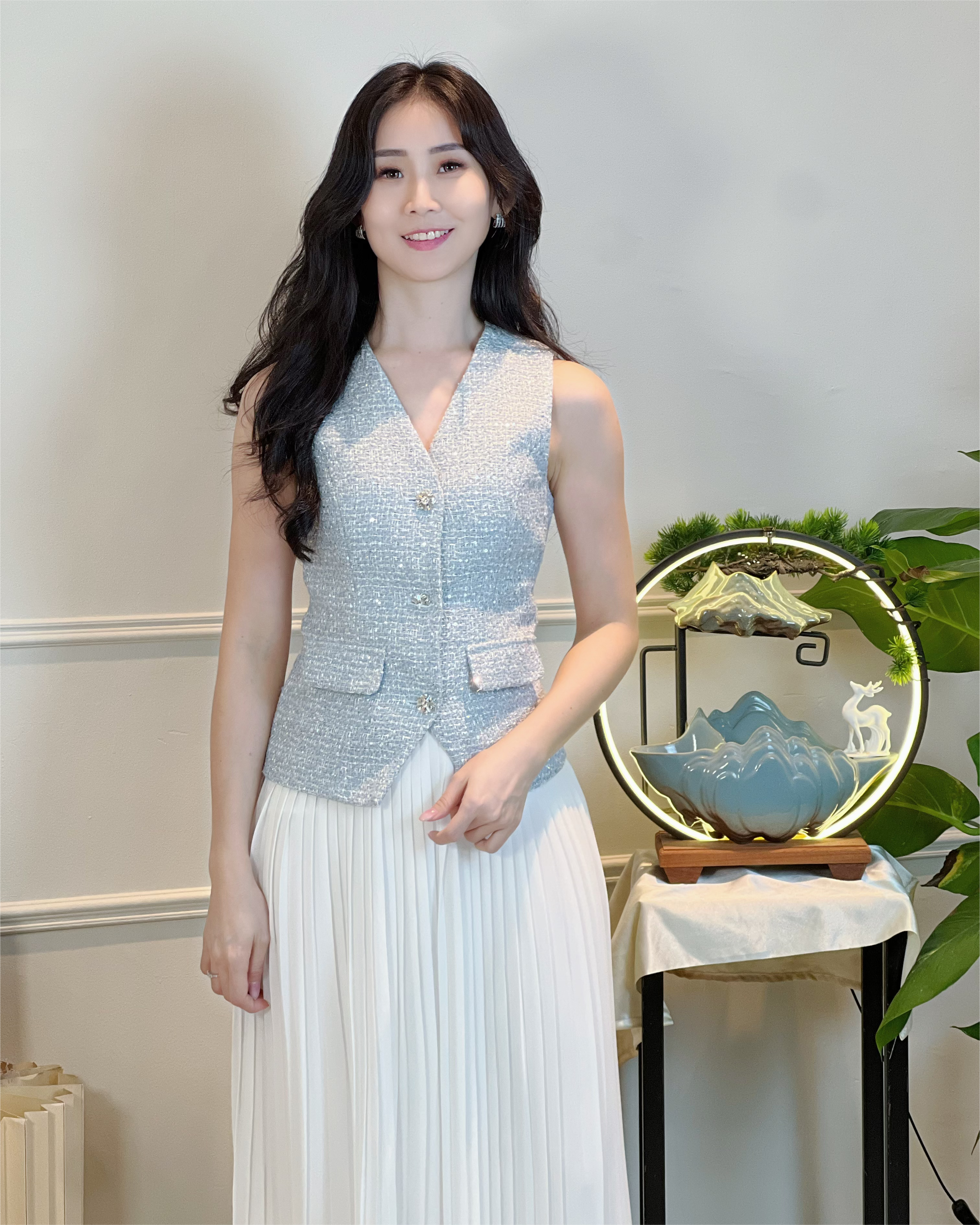 5094 Parisian Chic Sleeveless Top