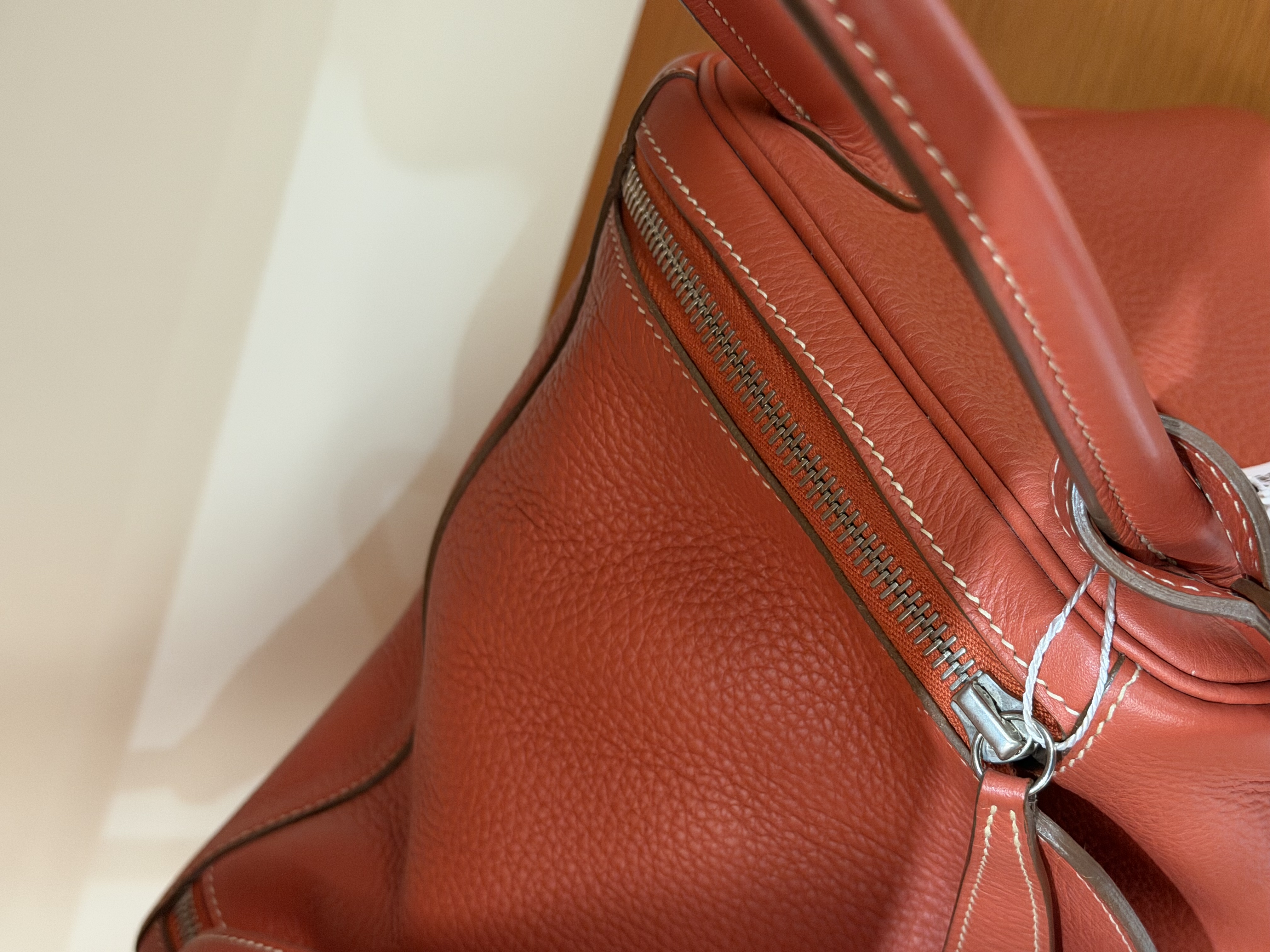 直播貨品 |  [1個-$100 2個-$300］框Q HH38