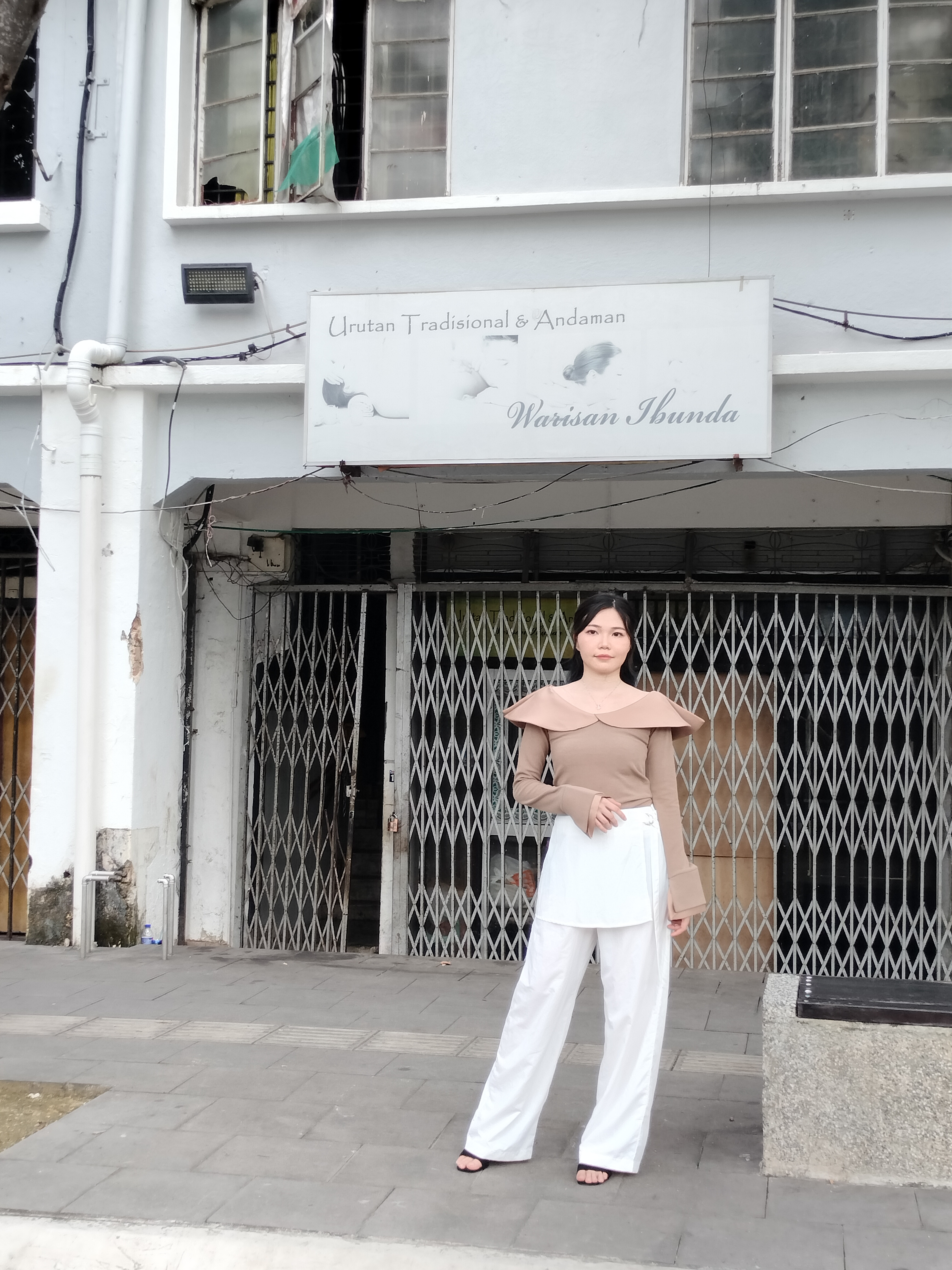 Vintage-Inspired Long Sleeve Knit Top with Statement Collar ‖ 复古感翻领设计长袖针织上衣 KR019071407