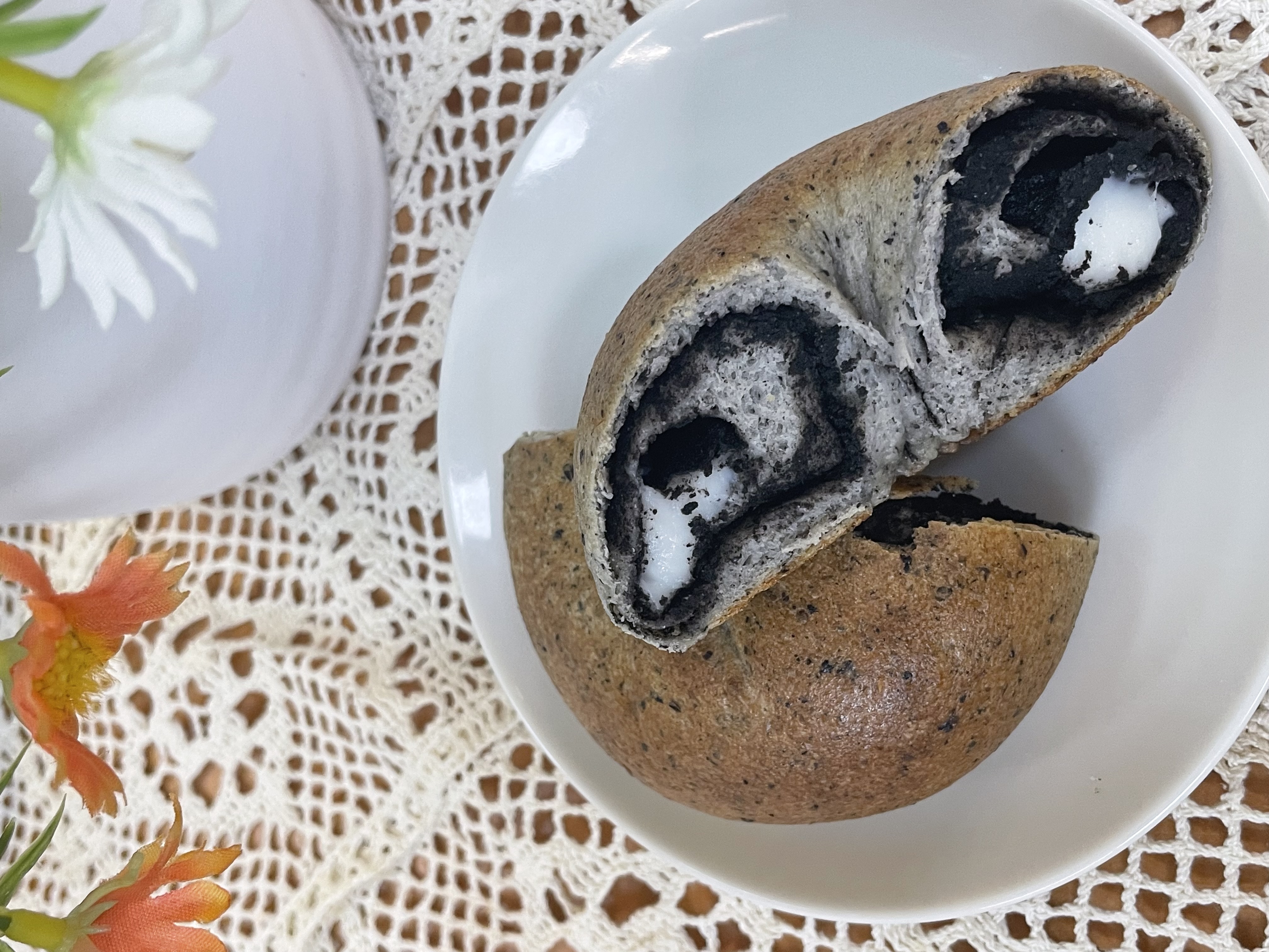 日本九鬼黑芝麻大貝果＋麻薯餡 (100g)