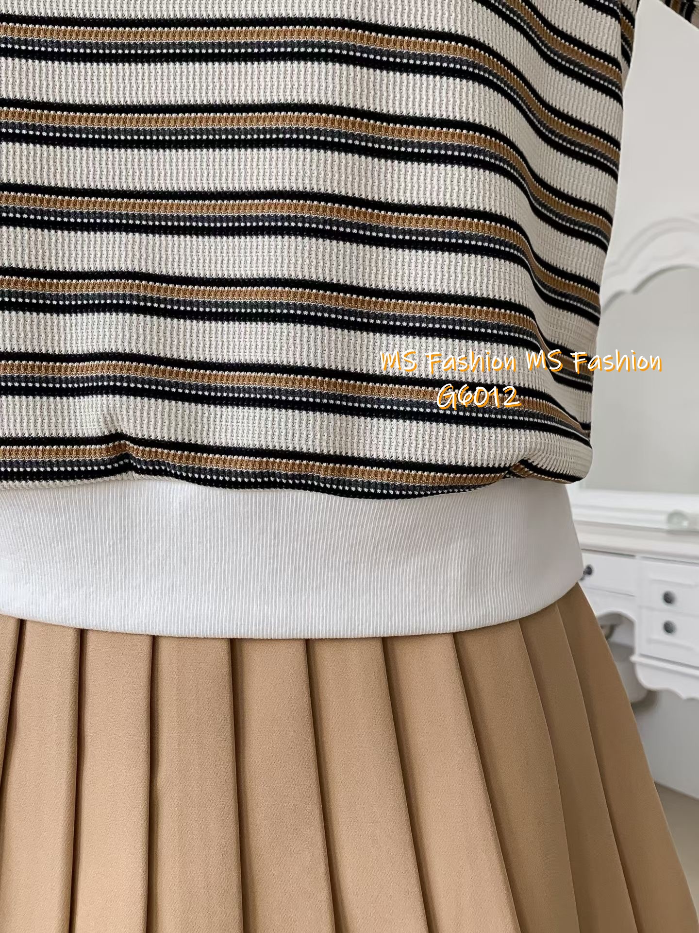 G6012 韓國🇰🇷拼色橫間top