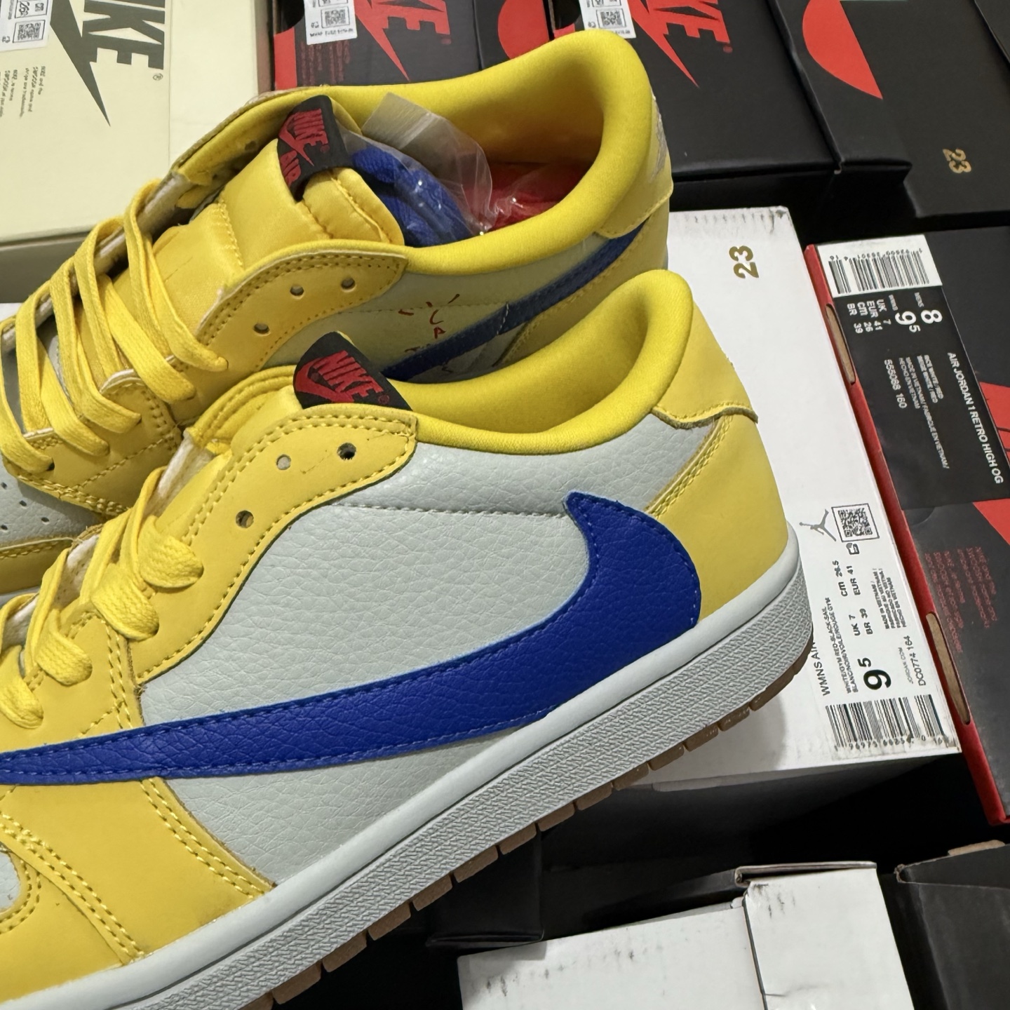 Travis Scott x Air Jordan 1 Retro Low OG "Canary" DZ4137-700