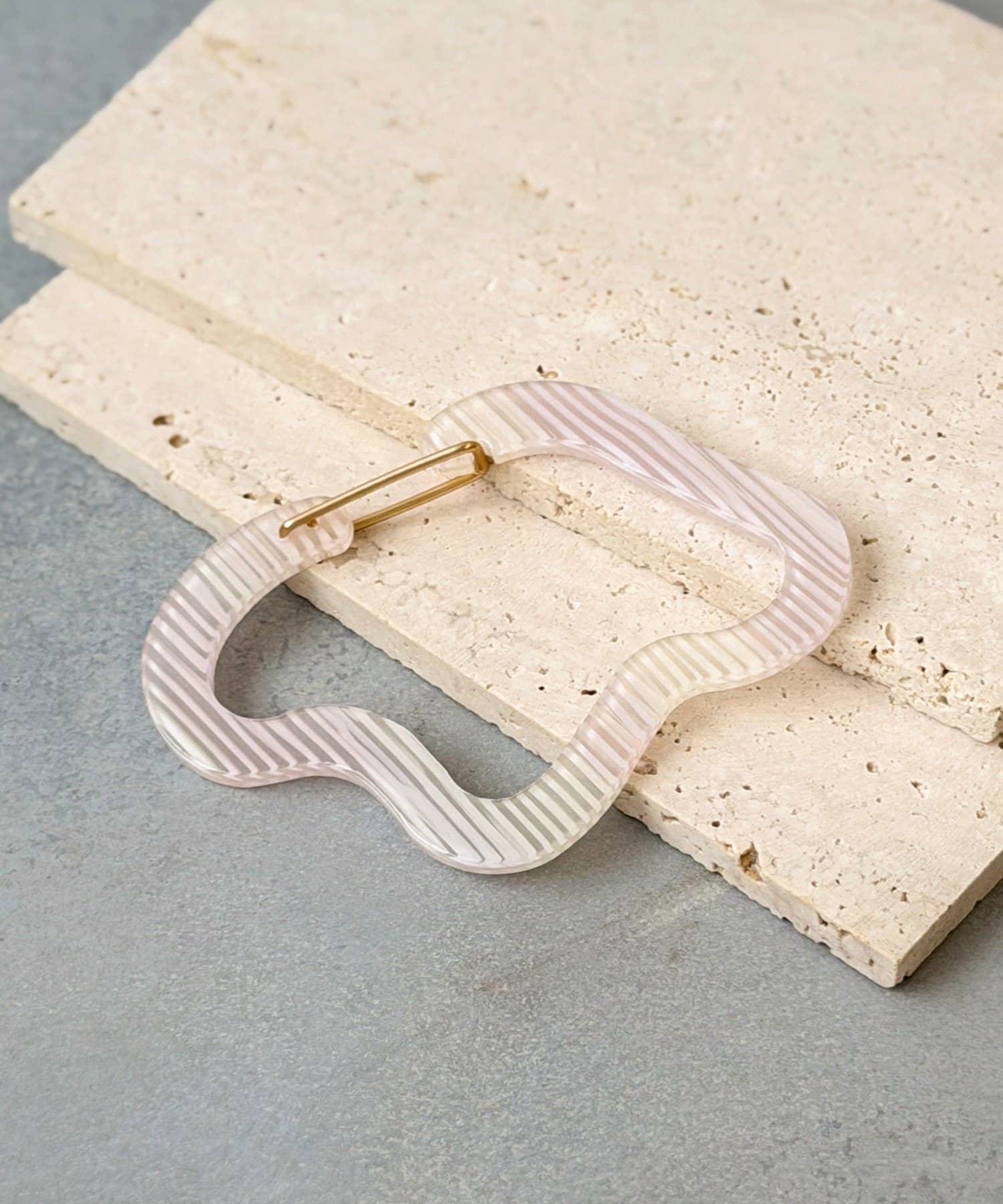 日本 3coins 粉系登山扣