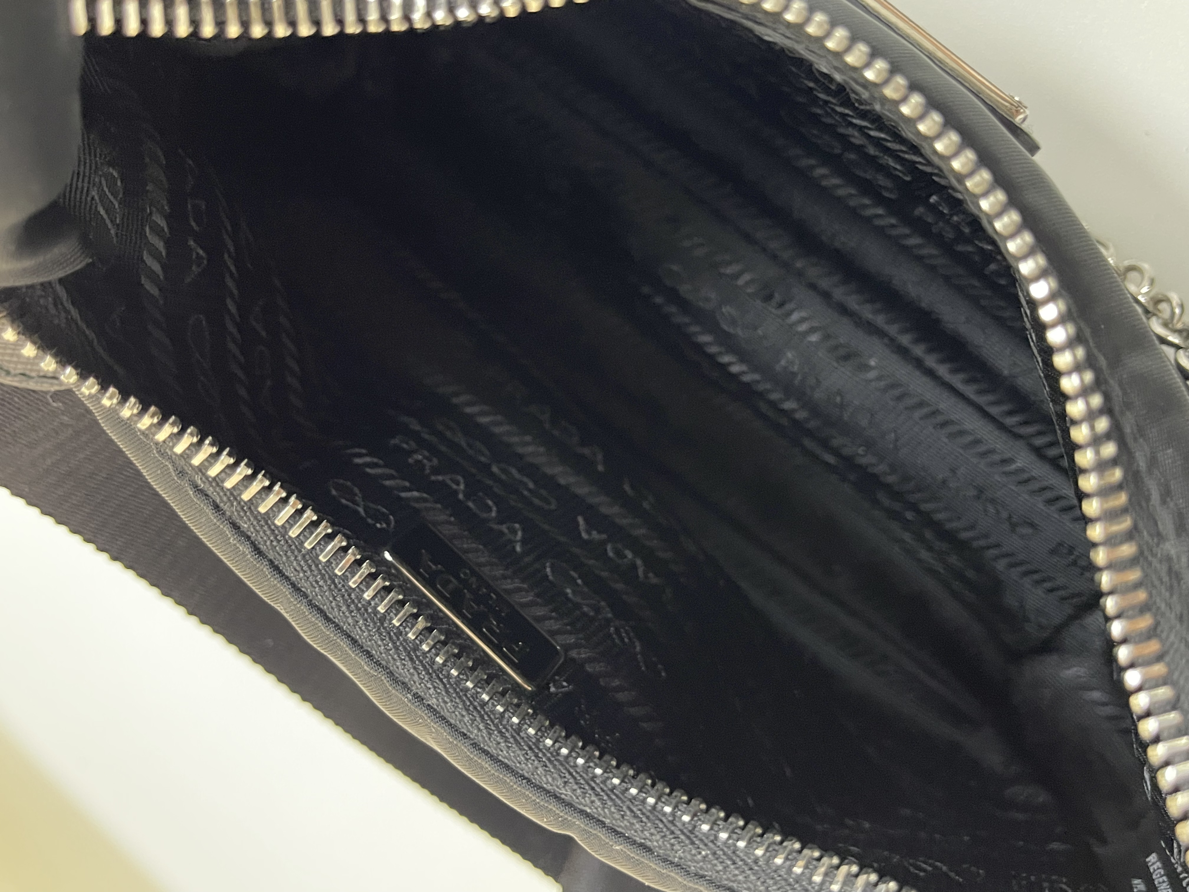 Pre-owned Prada Re-Edition 2005 Re-Nylon/ Product Code: 26012902