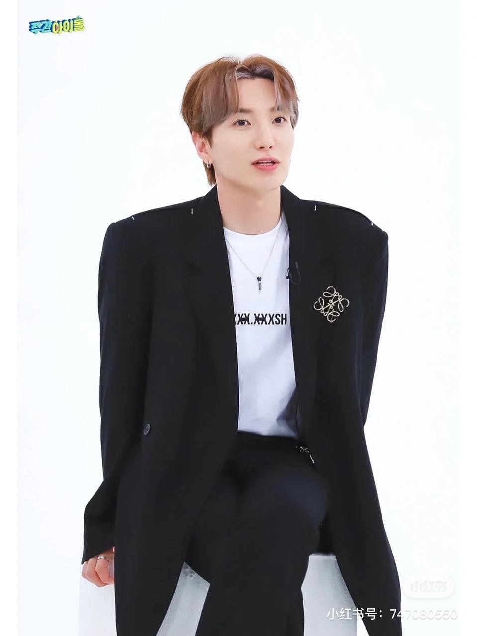 👑人气单品: LOE饰品胸针👑💏【金色/银色】 ❤️纯黄铜，真空电镀18K真金，纯德国进口设备铸造，精湛的手工艺，顶级还原。👌🏻 ❤️尺寸约5.1*4.7*0.15cm