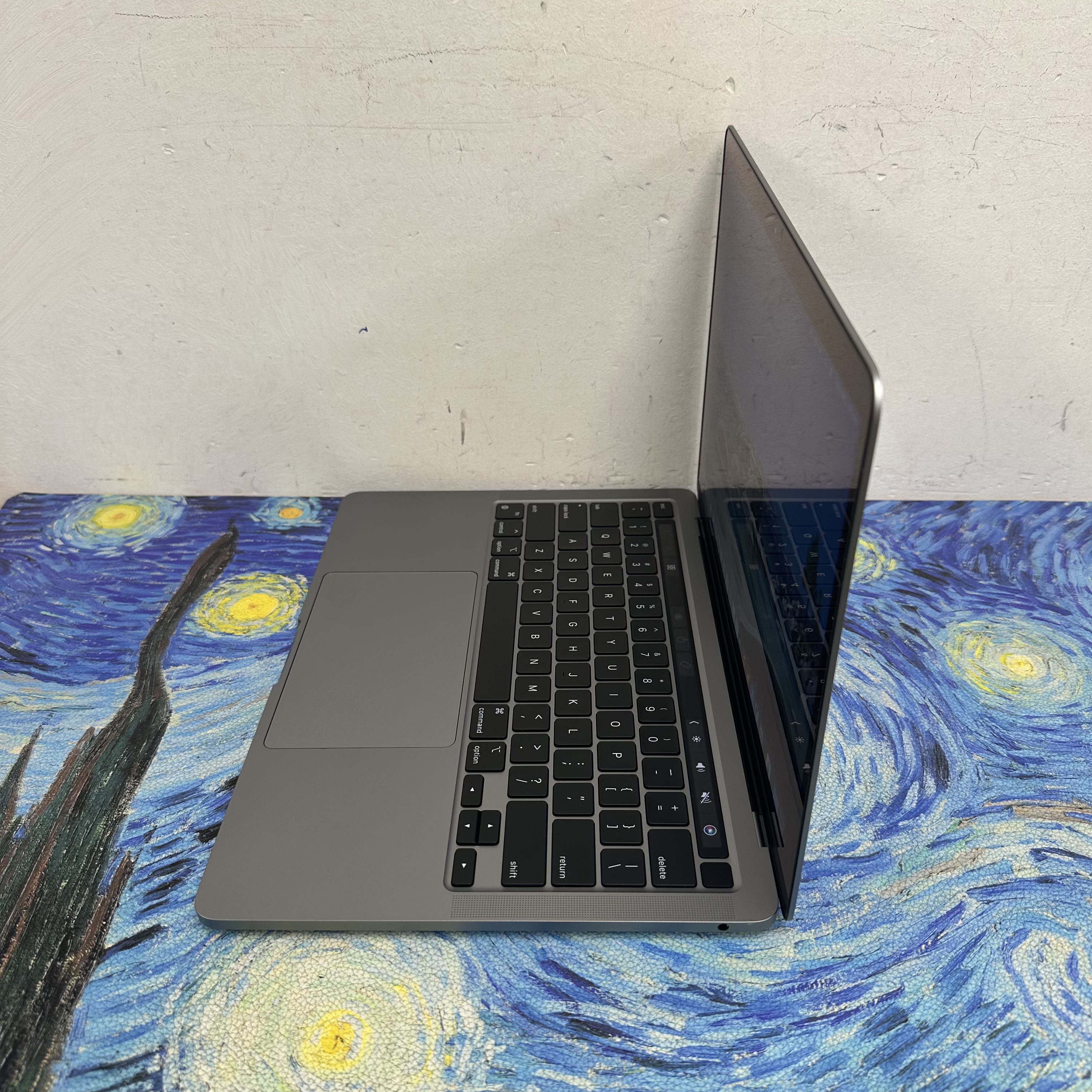 #6013 Apple MacBook Pro/APPLE Retina/M2 CPU/16GB Ram/512GB SSD/Touch ID/Touch Bar/13.3吋Mon/ Laptop / Notebook /文書機/ Movie / Netflix / Disney+ / MacBook M2 Pro /