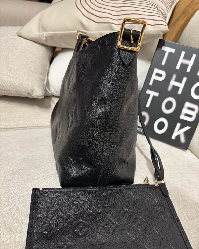 Lv carryall pm Monogram Empreinte Leather 100%Authentic,95%new ✅肩帶✅塵袋✅pouch
