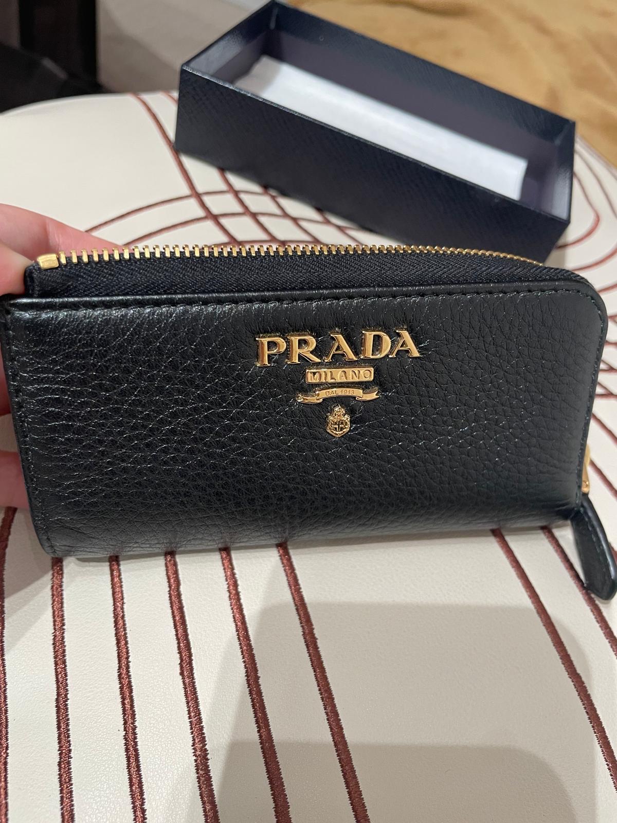 未使用品 PRADA Key Holder Pouch Wallet 黑金牛皮 100%Authentic,unused ✅BOX