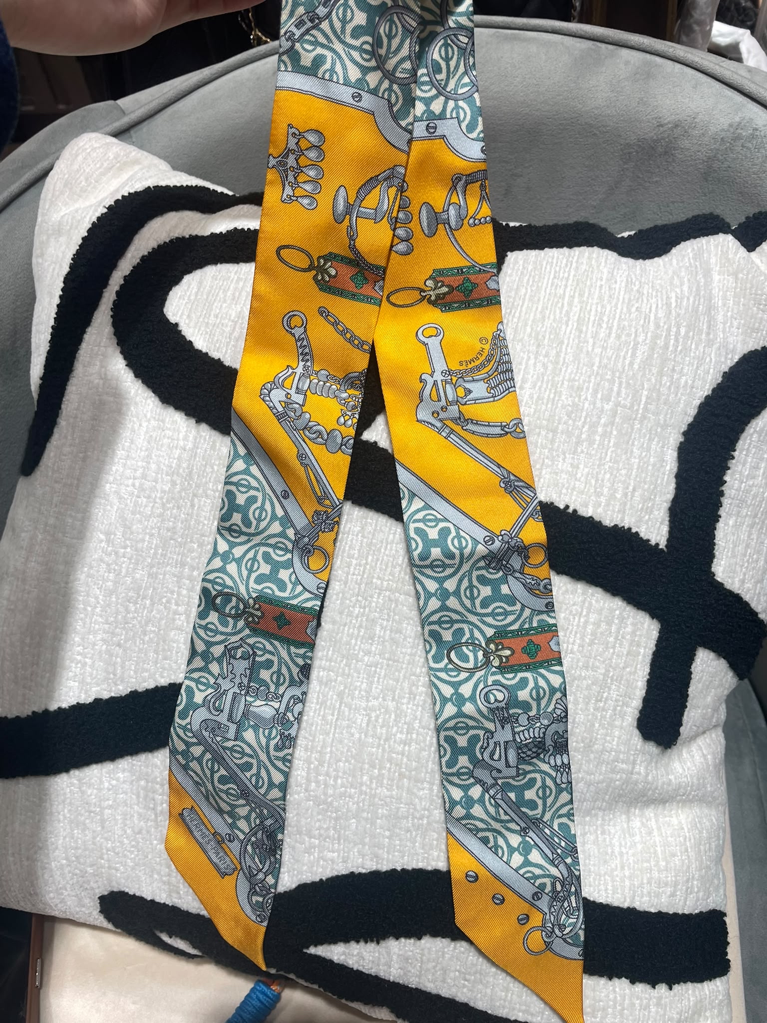 Hermes Twilly 100%silk 100%Authentic, 99%New unused