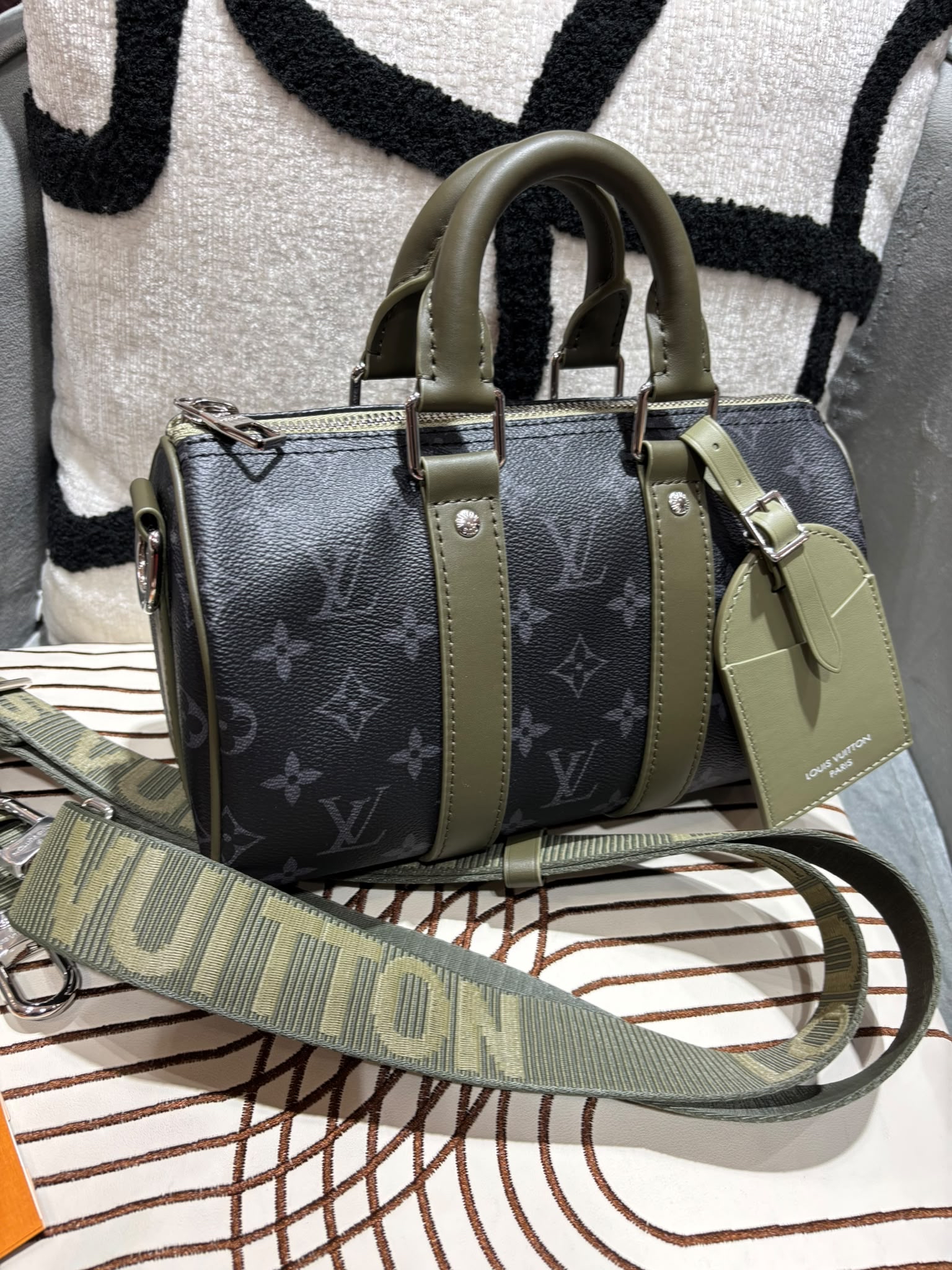 全新 Lv Keepall Bandoulière 25 2 way bag M28638 100%Authentic, 100%New 全新未使用品 ✅收據✅Dust bag ✅Box
