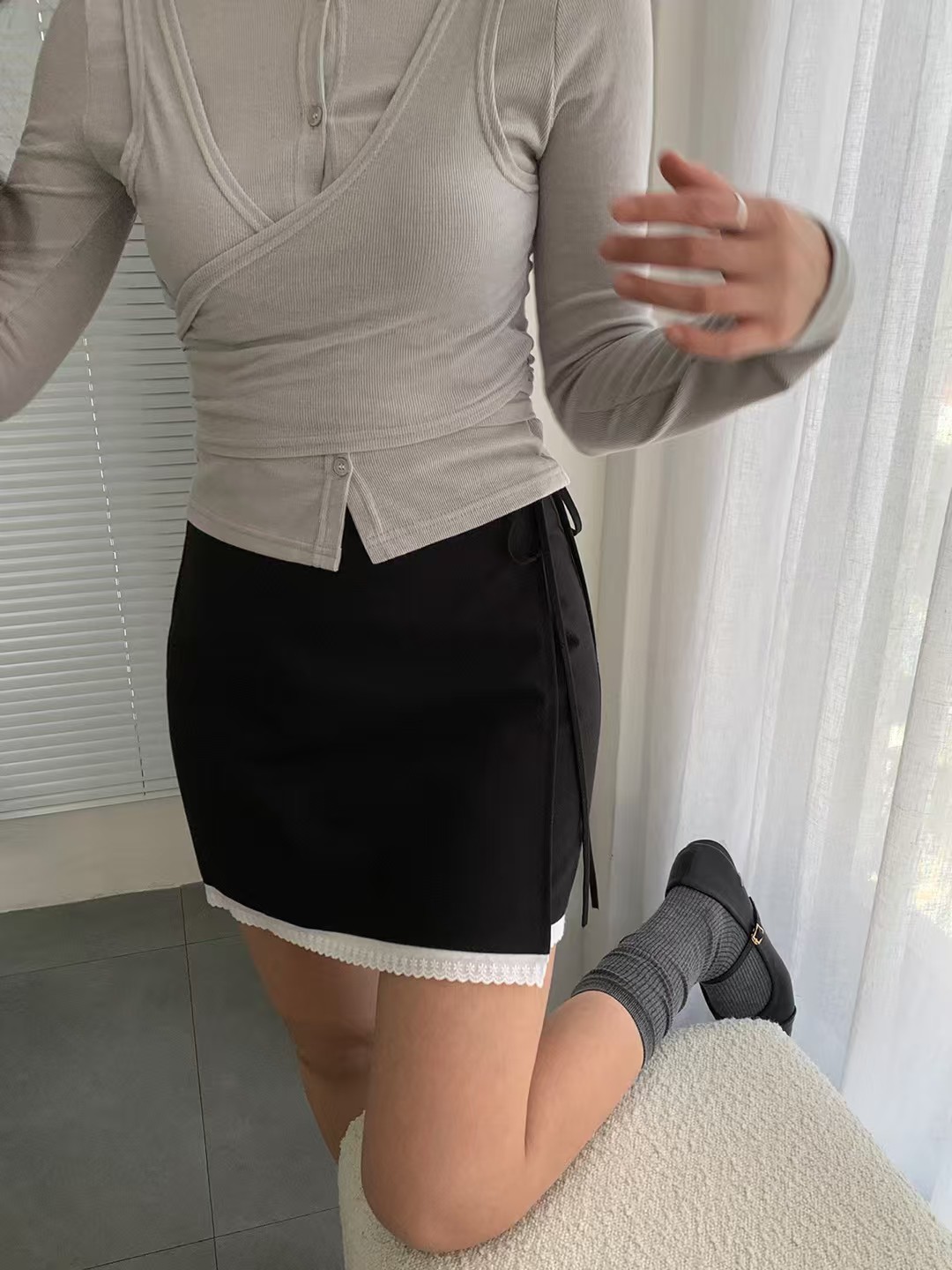 ✨小蕾絲滾邊挺感短裙