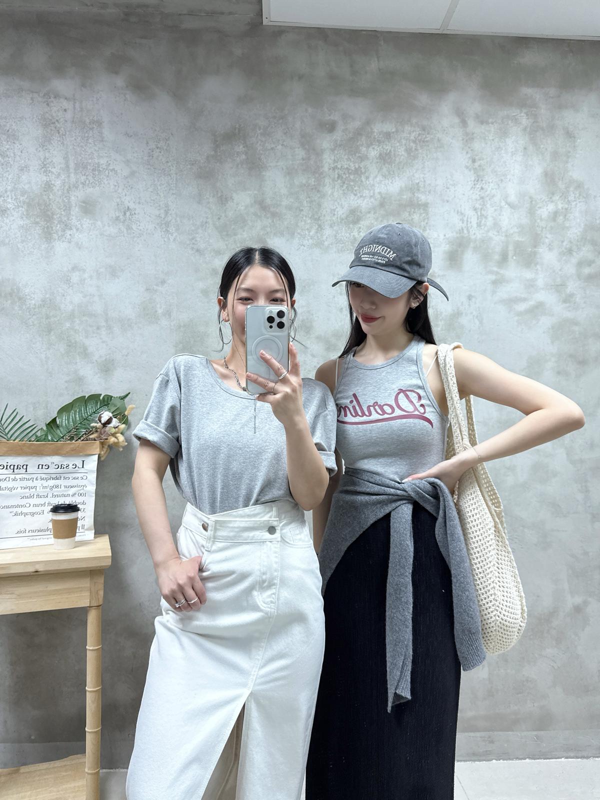 E12 入英文字背心