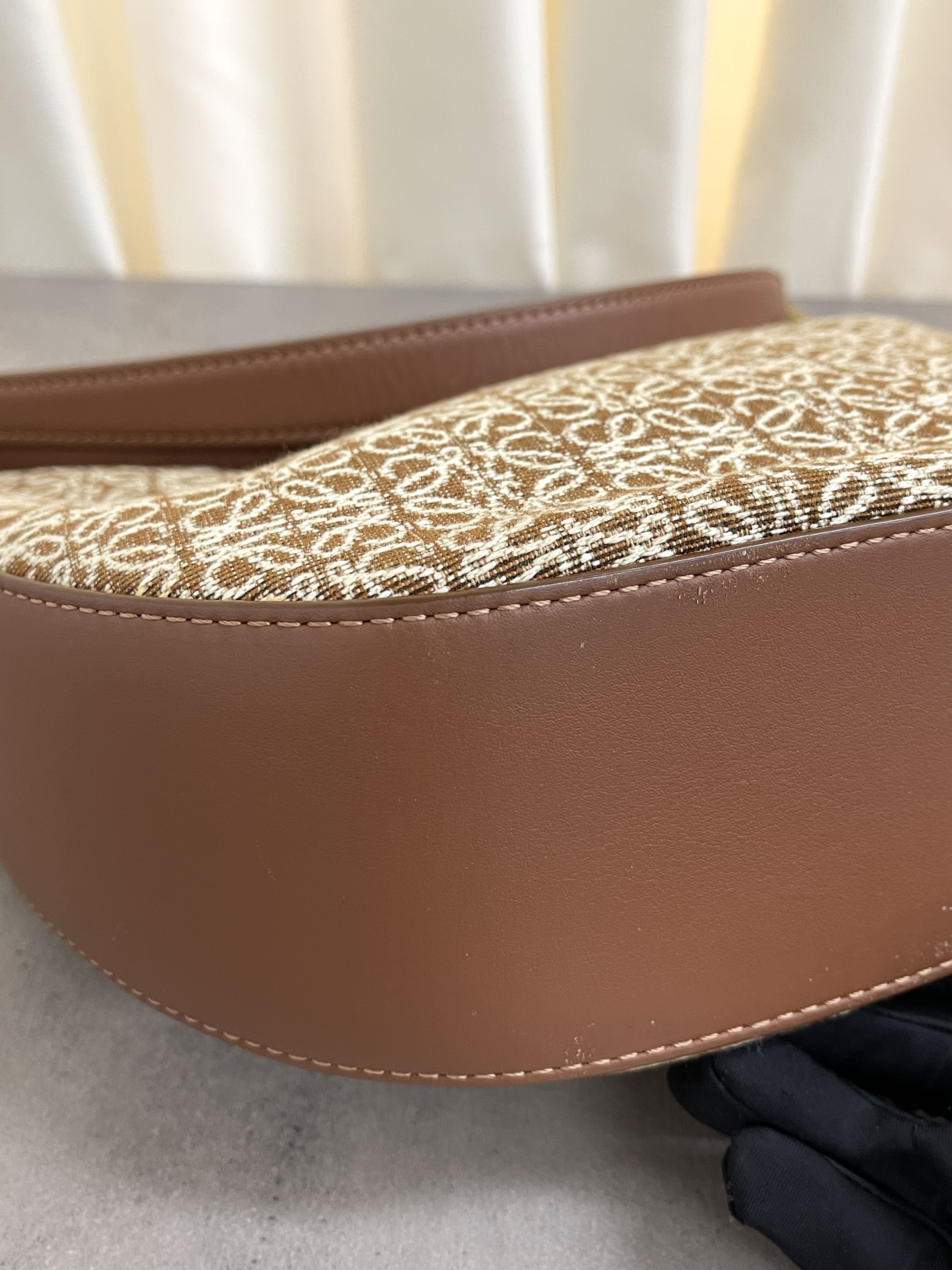 Pre-owned Loewe Luna Anagram shoulder bag/ Product Code: 26012405