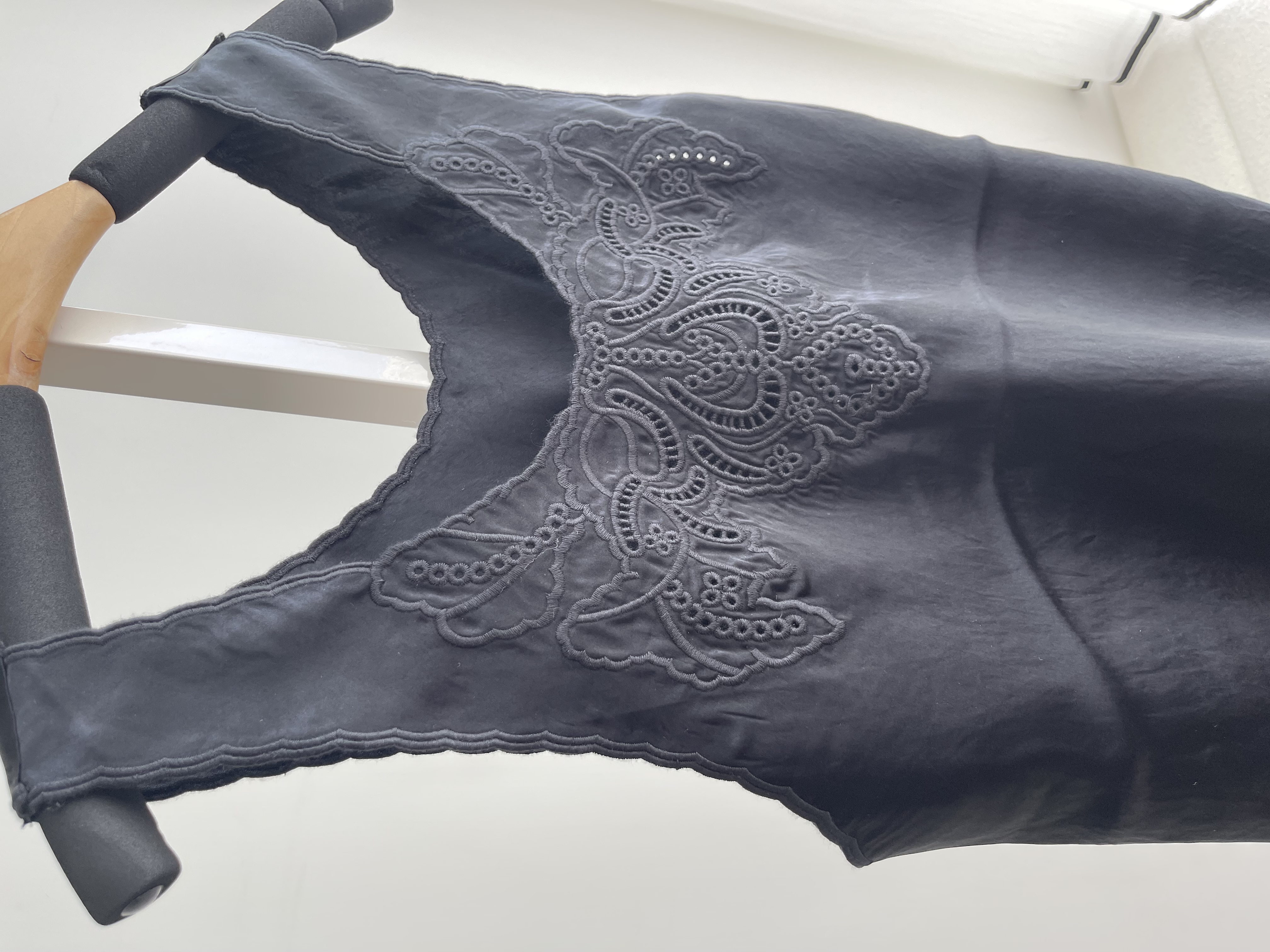 Retro embroidered top