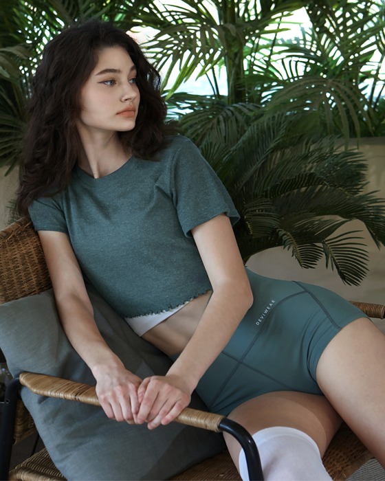 預購_DEVI-T0018  New Wave Holic Crop by Devi wear