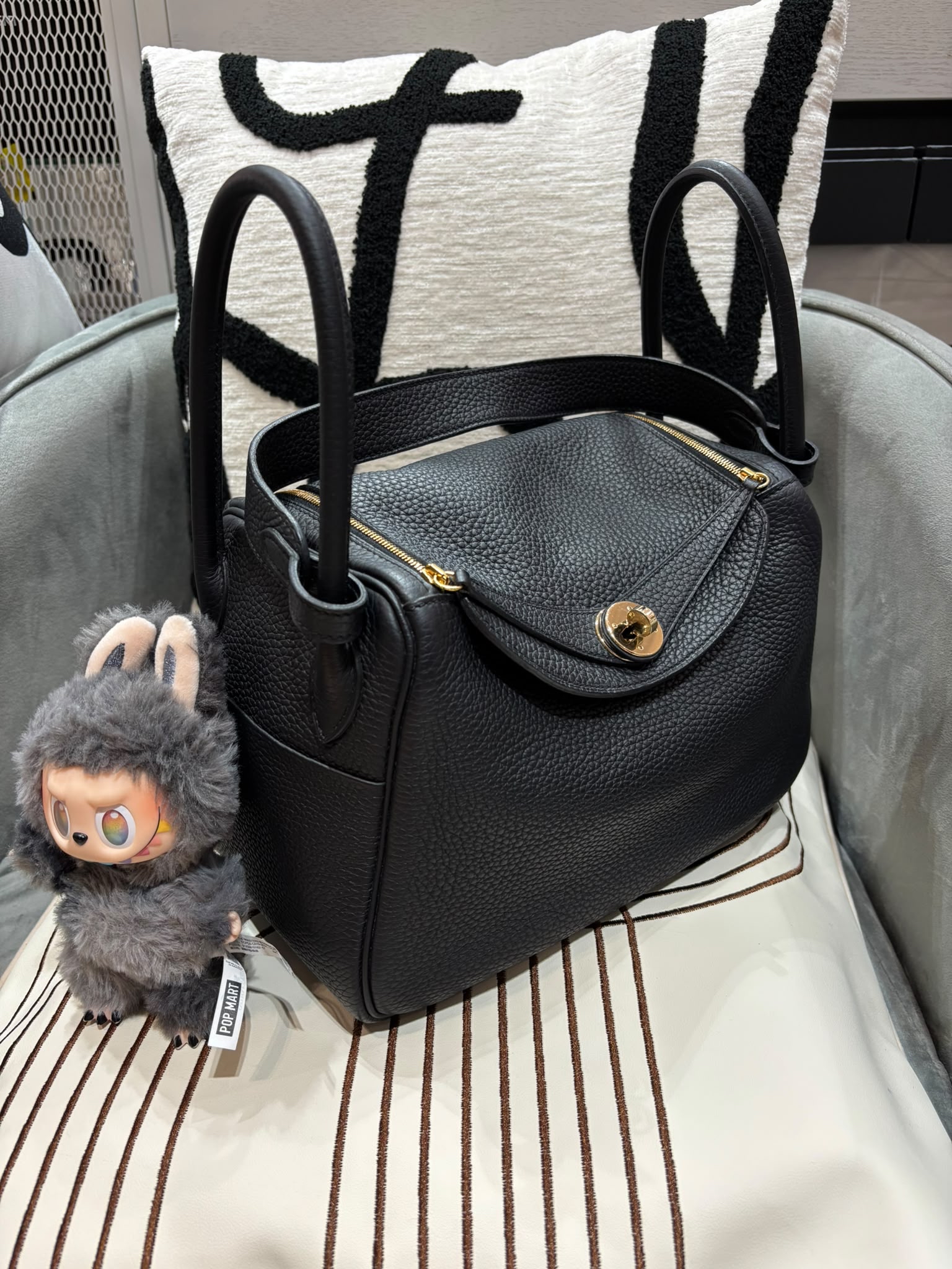 Hermes Lindy 26 Stamp X 黑色牛皮淺金扣  100%Authentic, 95%New ✅Dust bag