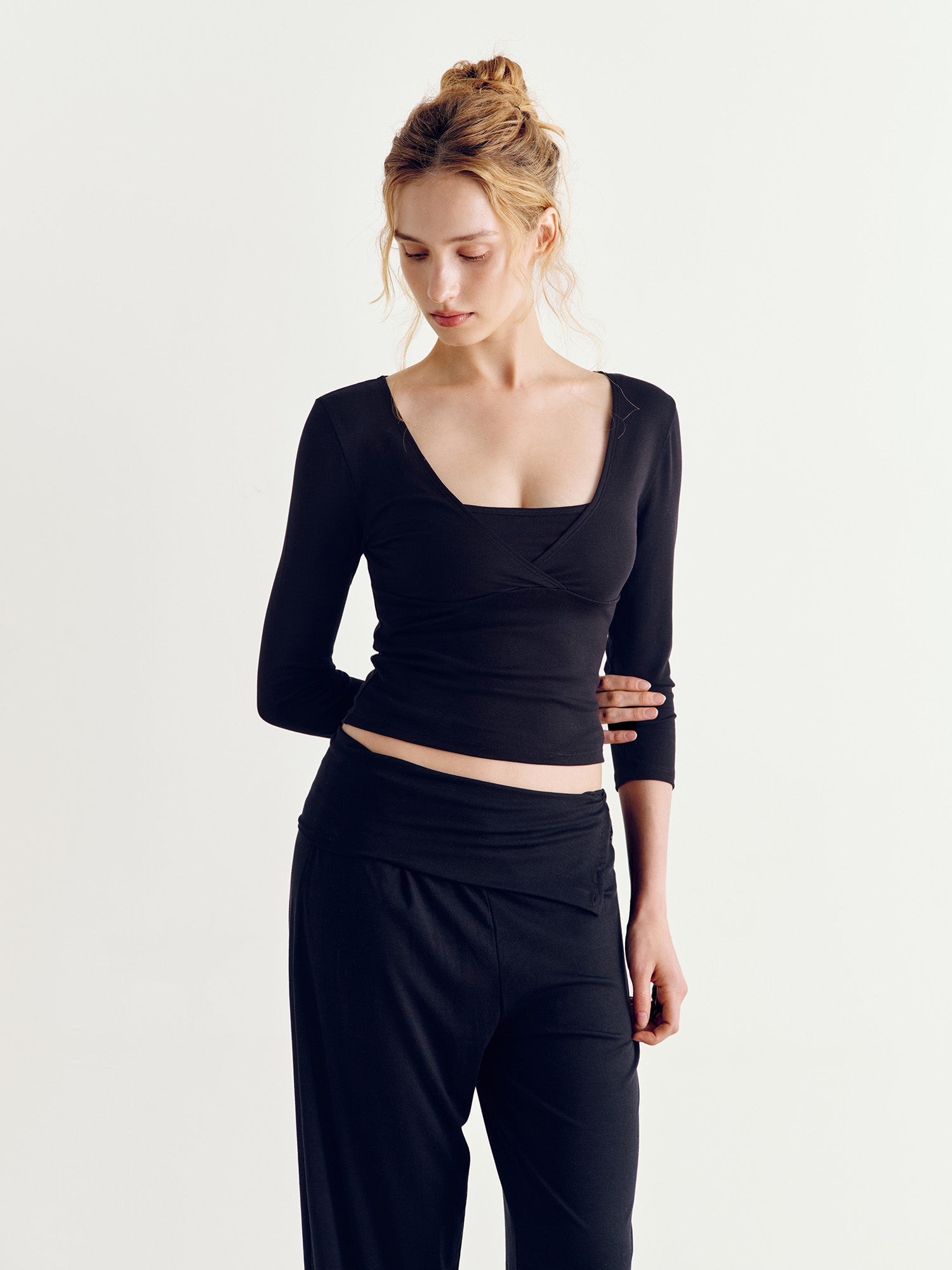 【Satva 微V領長袖】預購_Satva V-Neck Long Sleeve by Conch