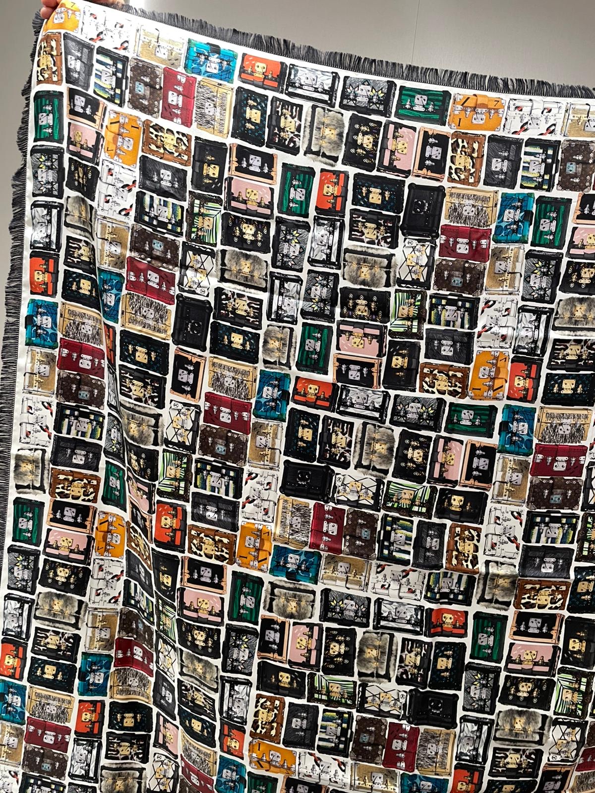 LV Scarf 100%Authentic,99%new ✅box 