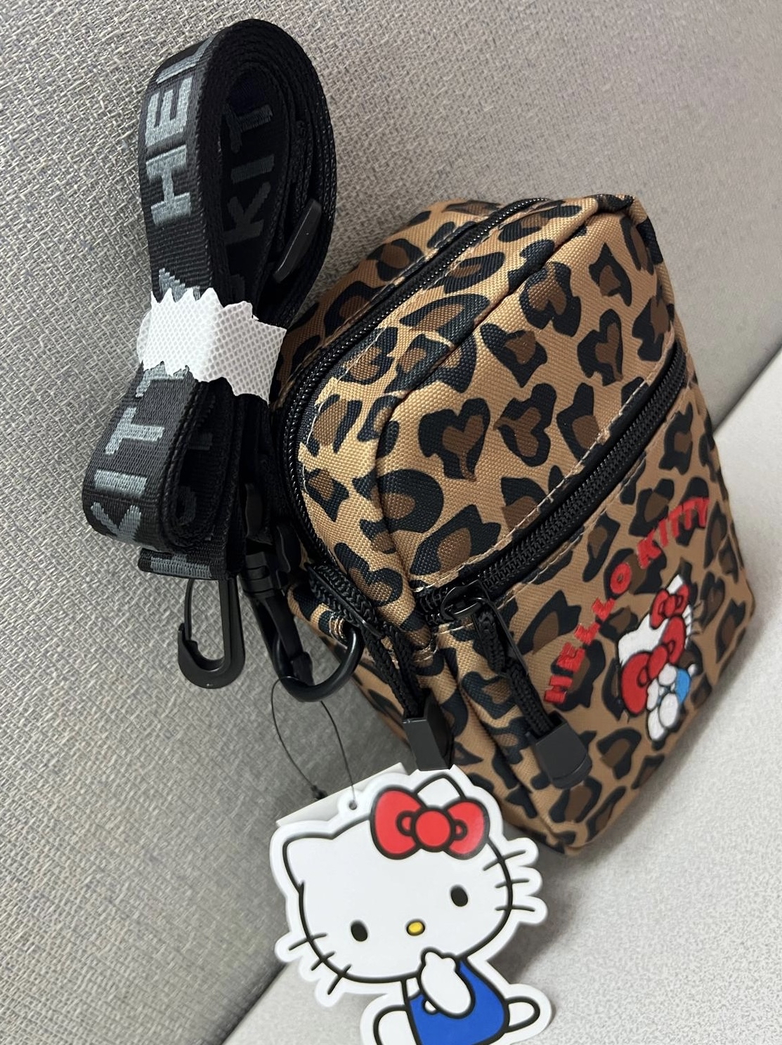 🎌日本直送🎌 Hello Kitty 刺繡圖案斜孭袋