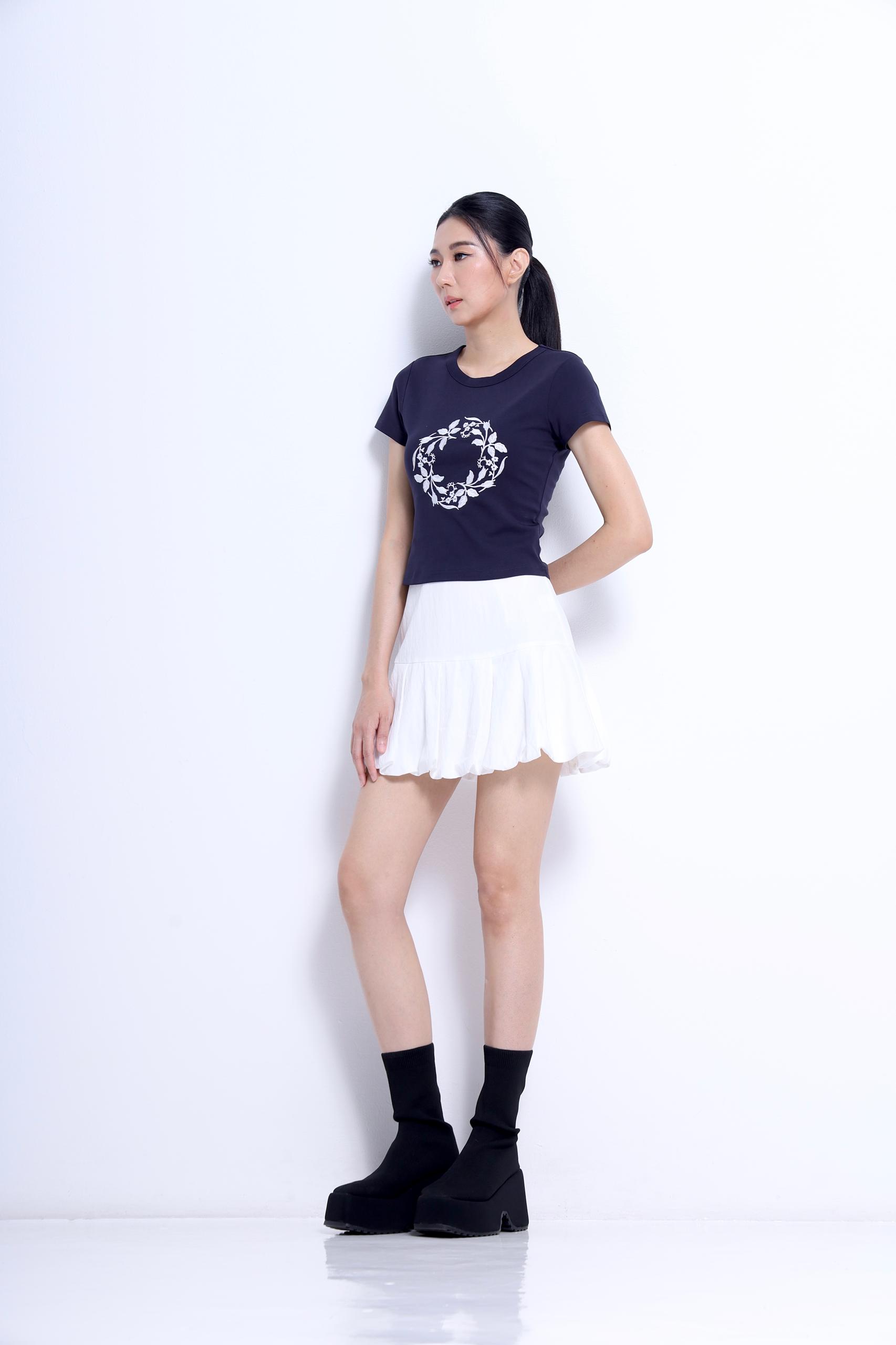 CB2768 Floral Wreath Embroidered Crop Tee