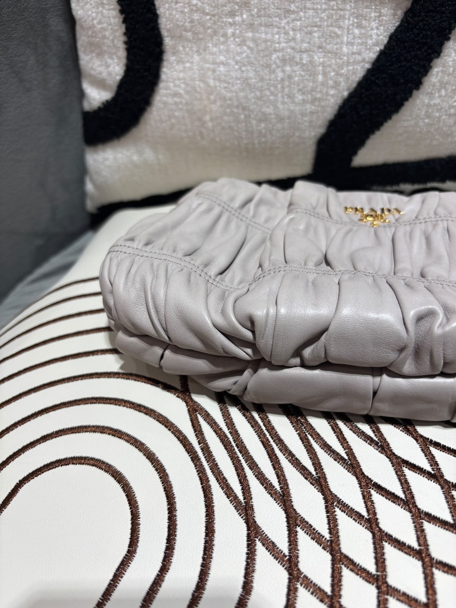 Prada pouch grey灰色clutch bag 100%Authentic ,95%new