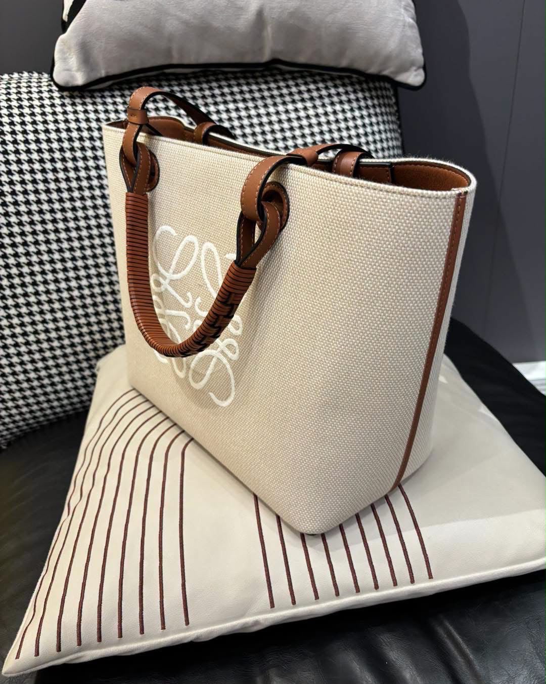 Loewe tote 