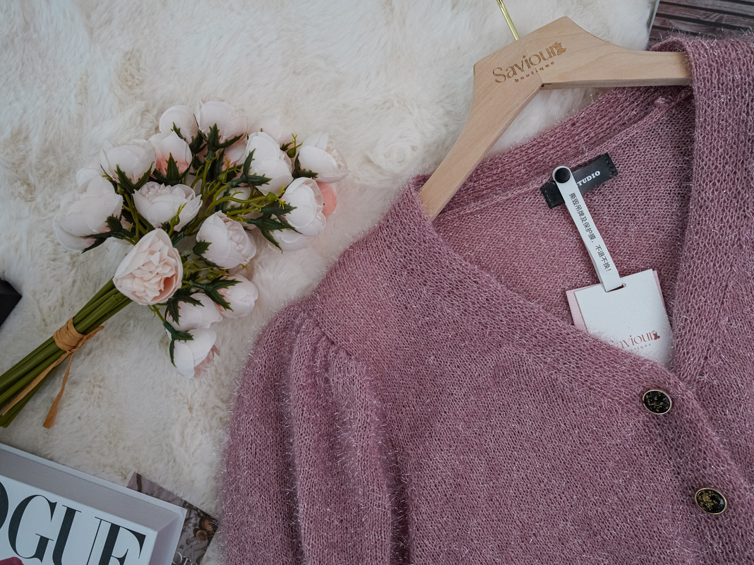 Shimmery Fuzzy Knit Cardigan with Puff Half Sleeves and V-Neck ‖ 微闪毛绒感五分袖V领针织开衫 KR019330