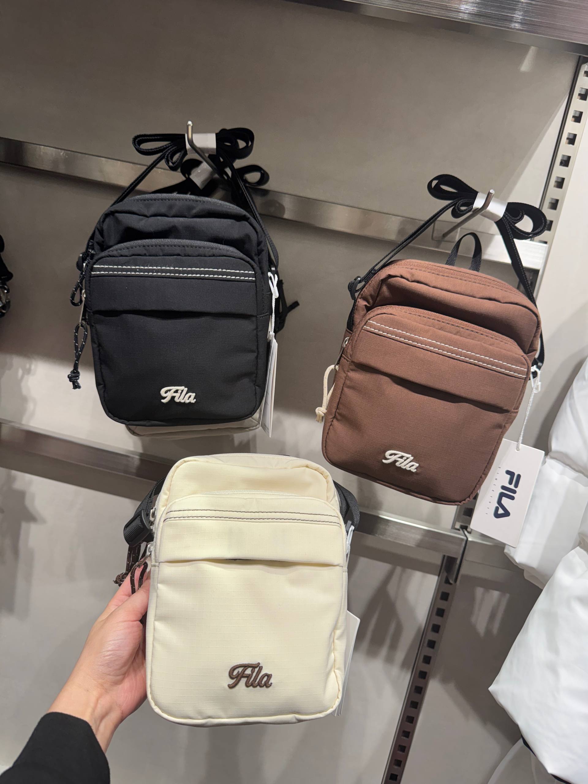 🇰🇷FILA 斜挎手机包✨