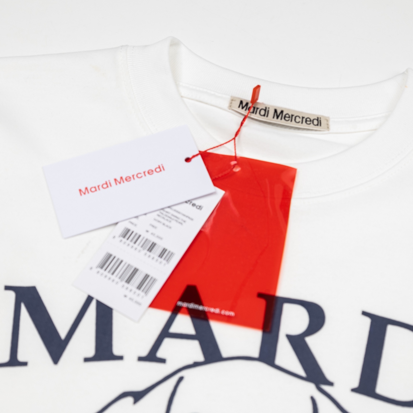 Mardi Mercredi Swing The Tail Ddanji Pearl Necklace T-shirt