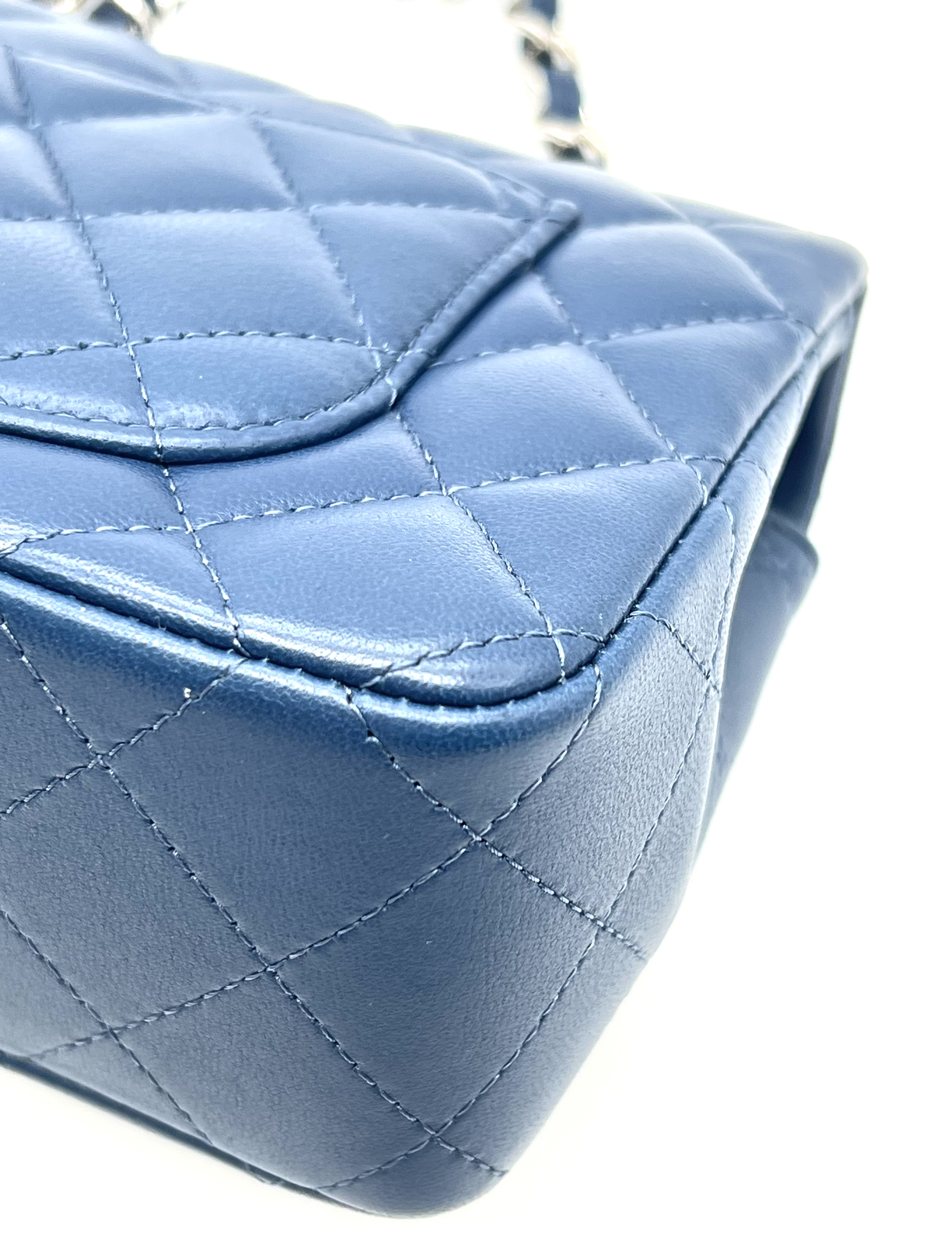 Pre-Owned CHANEL Classic Flag Bag / Product Code: 26043010