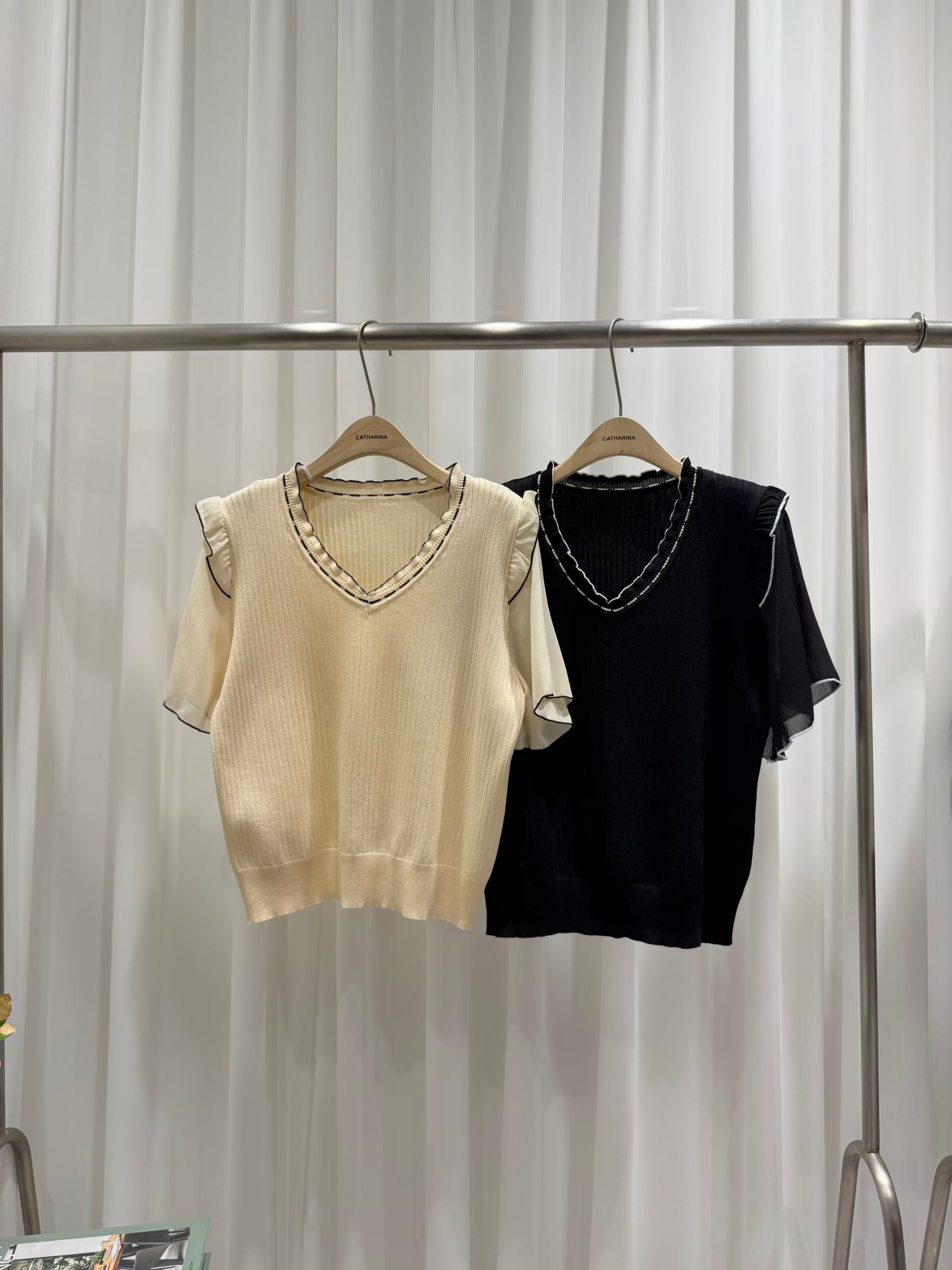 CT12 韓系木耳邊V領針織top