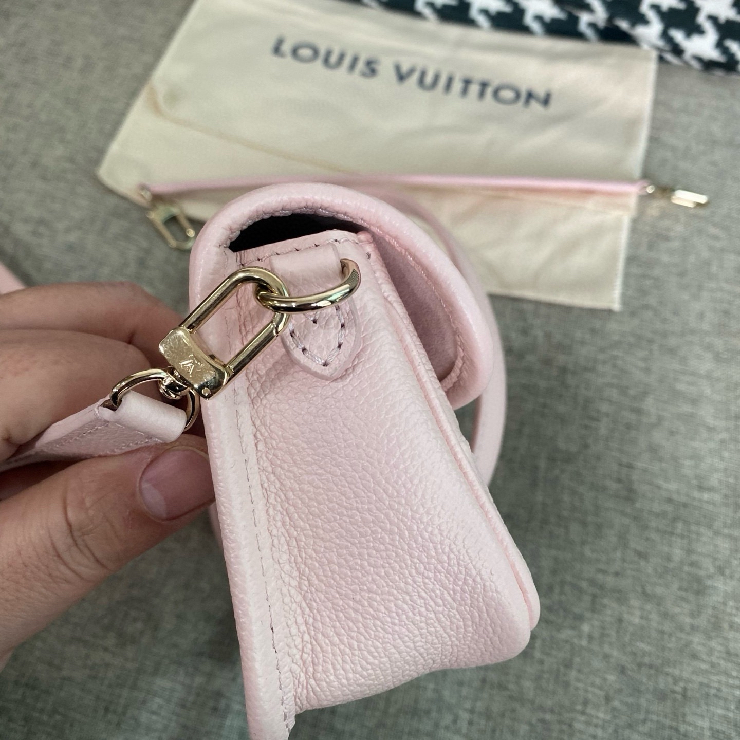 【預訂貨品】LV mini粉色法棍