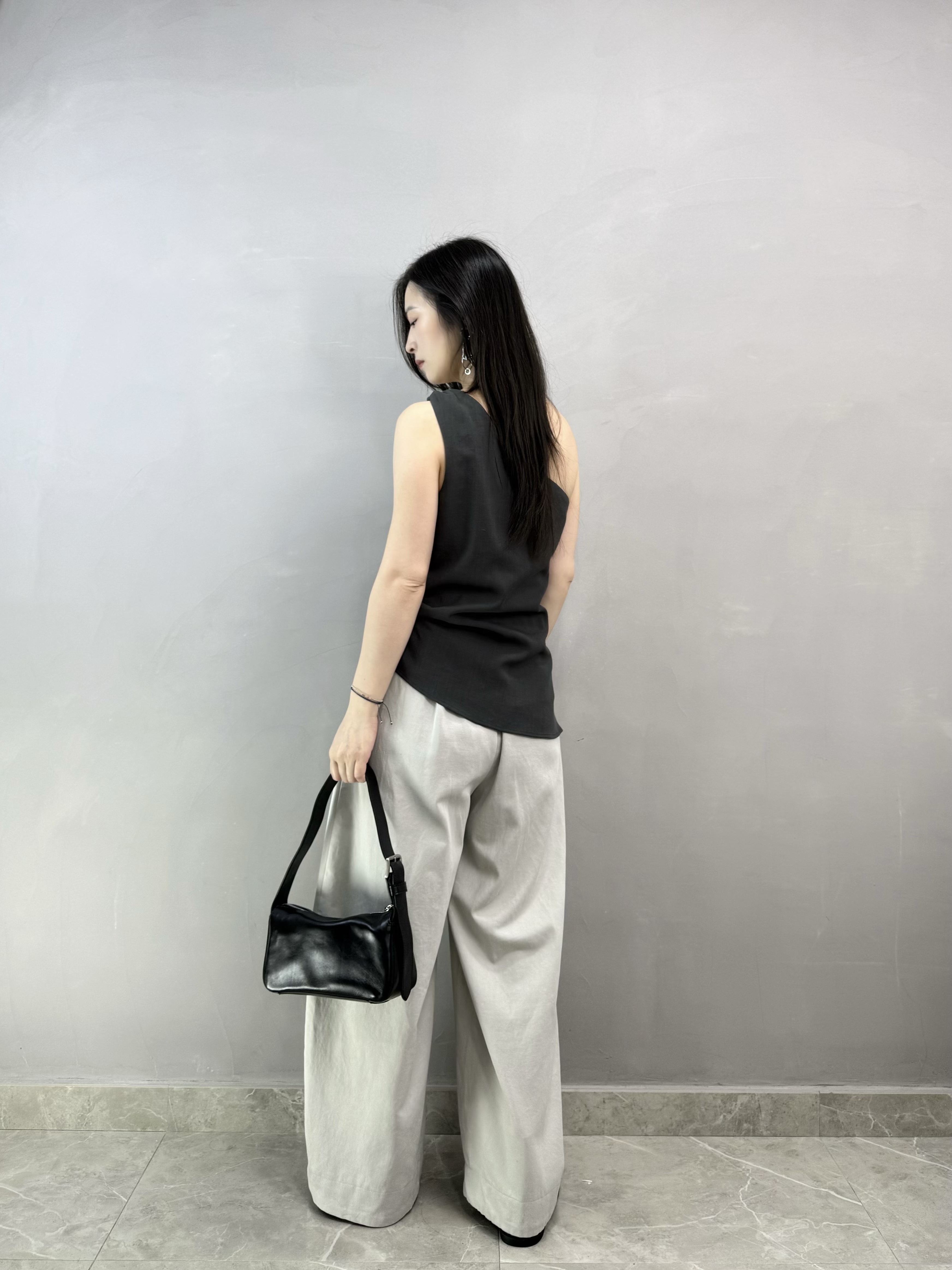 M78 扭膊斜領背心